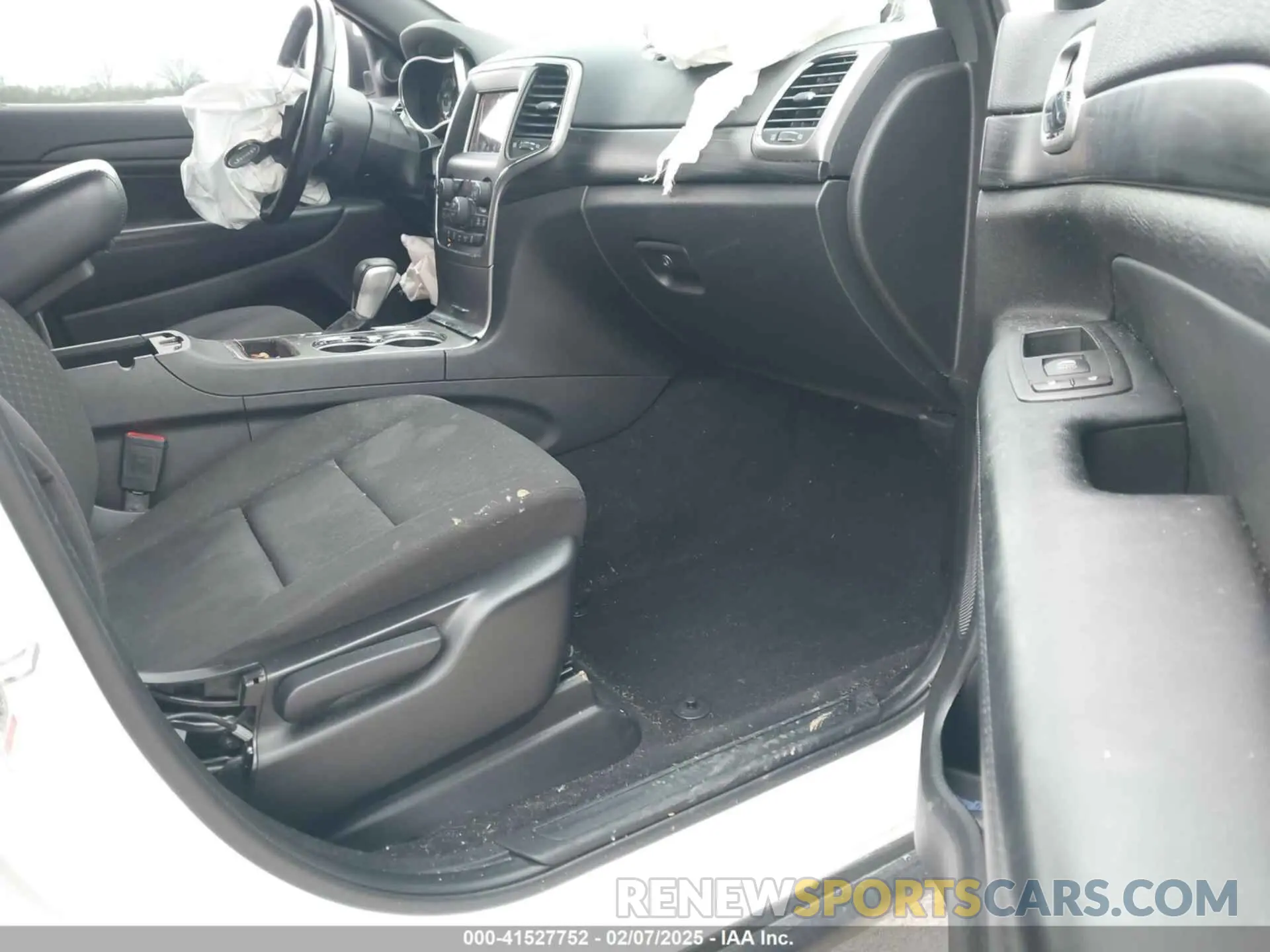 5 Photograph of a damaged car 1C4RJFAGXMC687897 JEEP GRAND CHEROKEE 2021