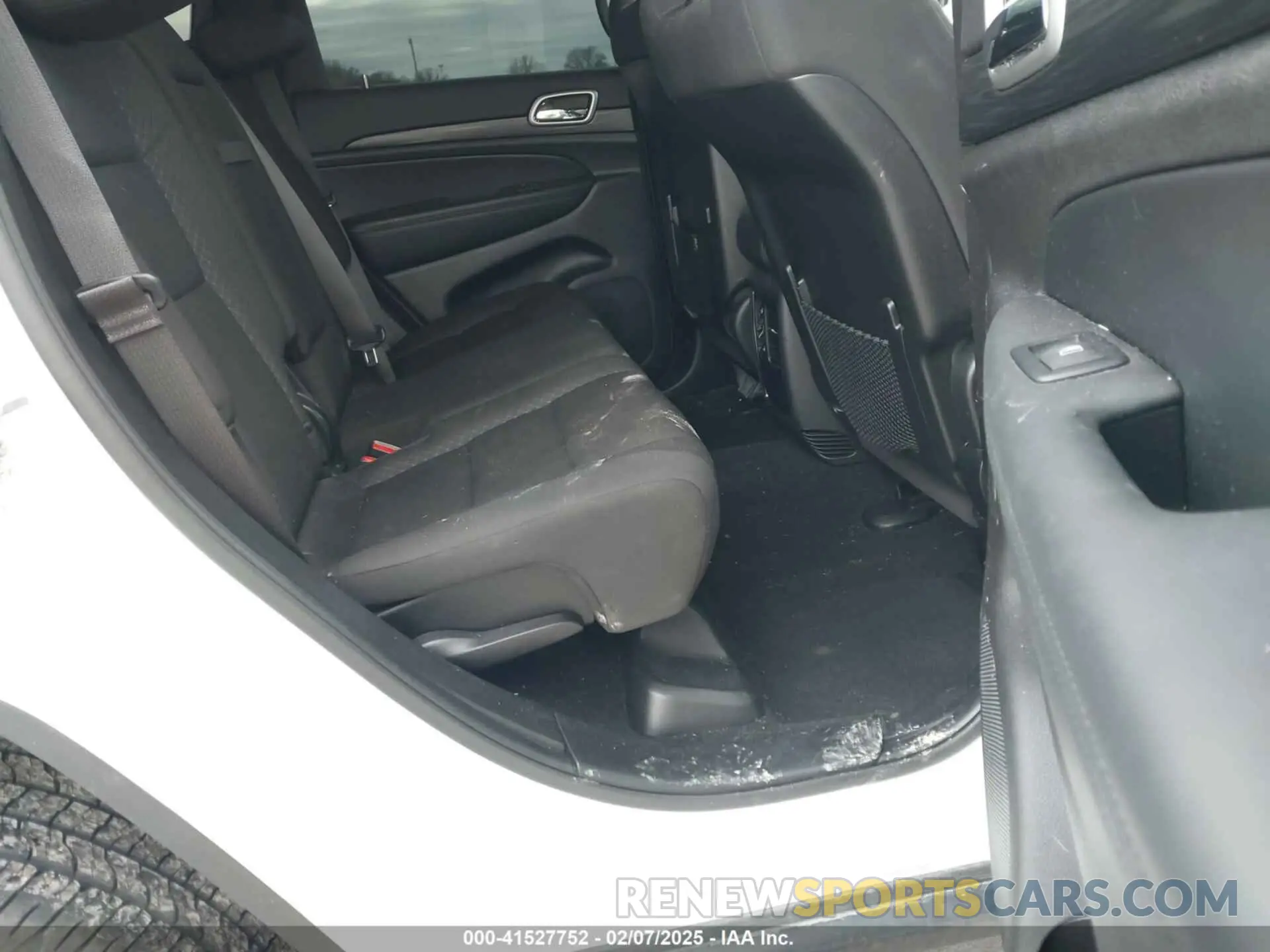 8 Photograph of a damaged car 1C4RJFAGXMC687897 JEEP GRAND CHEROKEE 2021