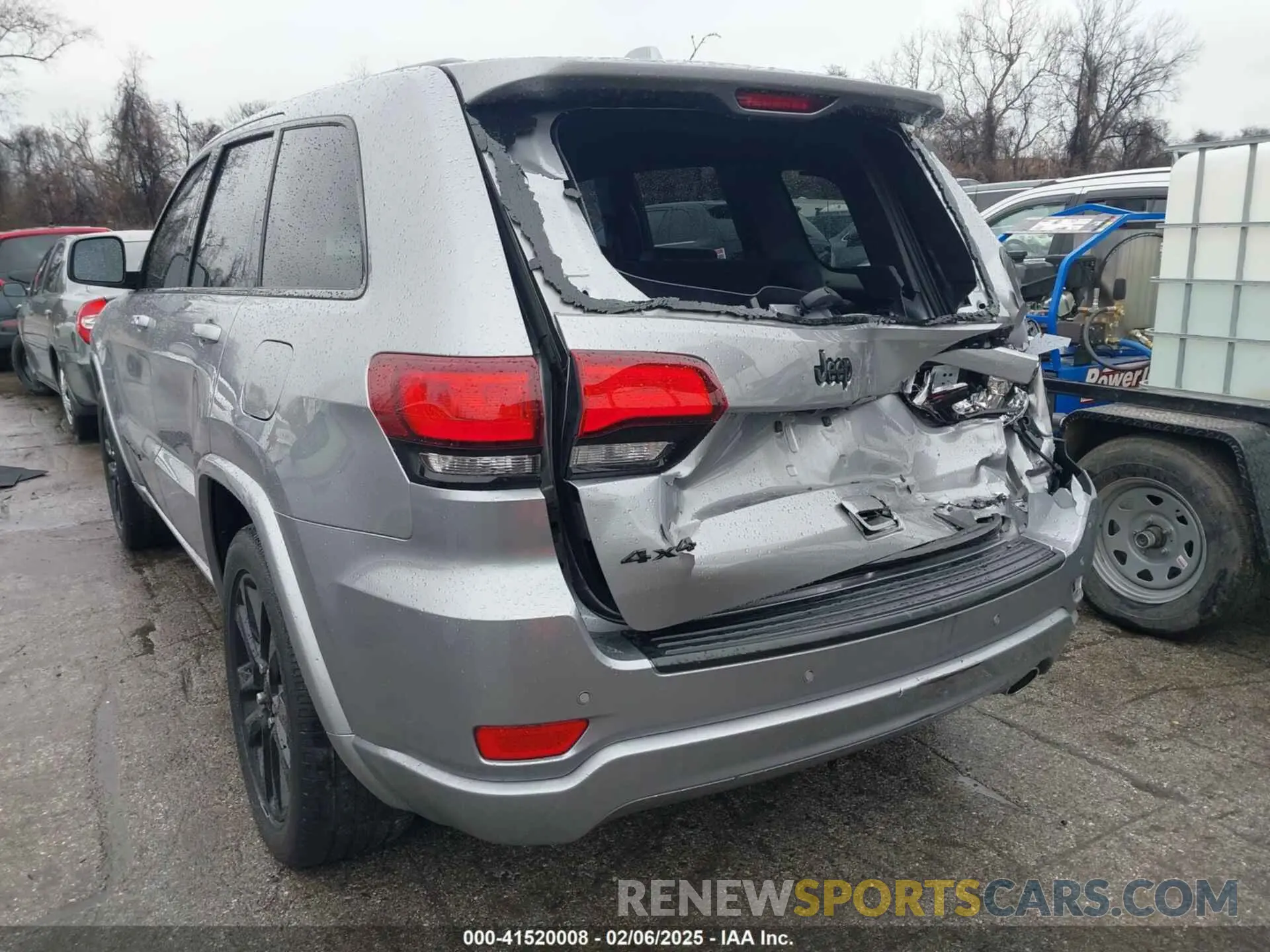 17 Photograph of a damaged car 1C4RJFAGXMC691156 JEEP GRAND CHEROKEE 2021