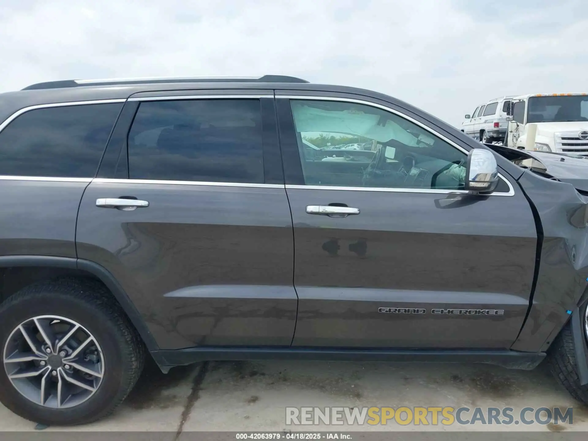 14 Photograph of a damaged car 1C4RJFBG0MC504148 JEEP GRAND CHEROKEE 2021