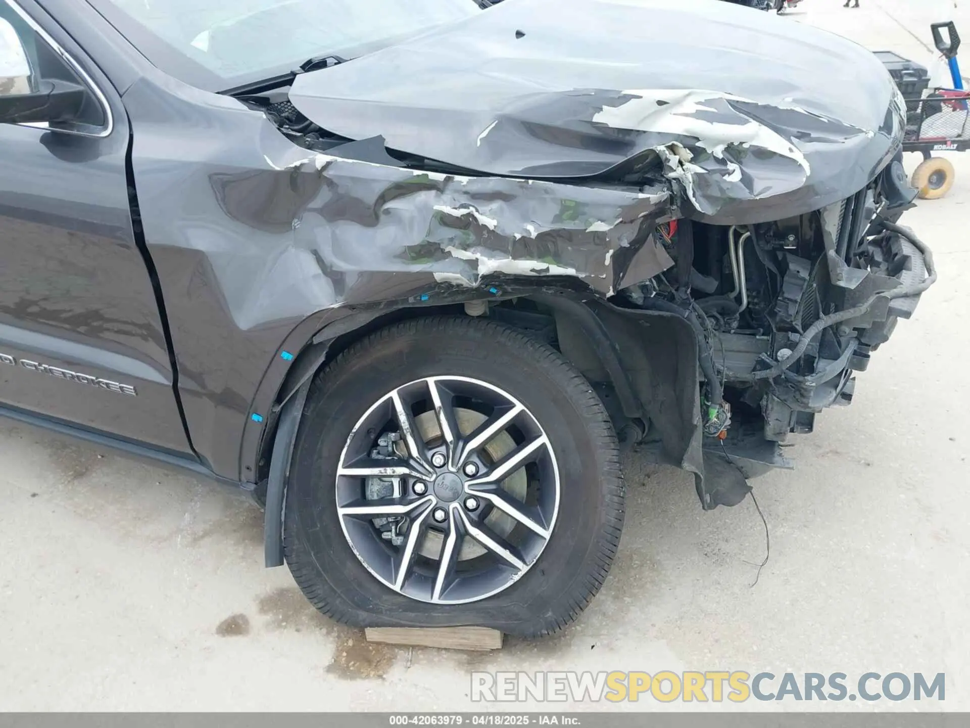 18 Photograph of a damaged car 1C4RJFBG0MC504148 JEEP GRAND CHEROKEE 2021