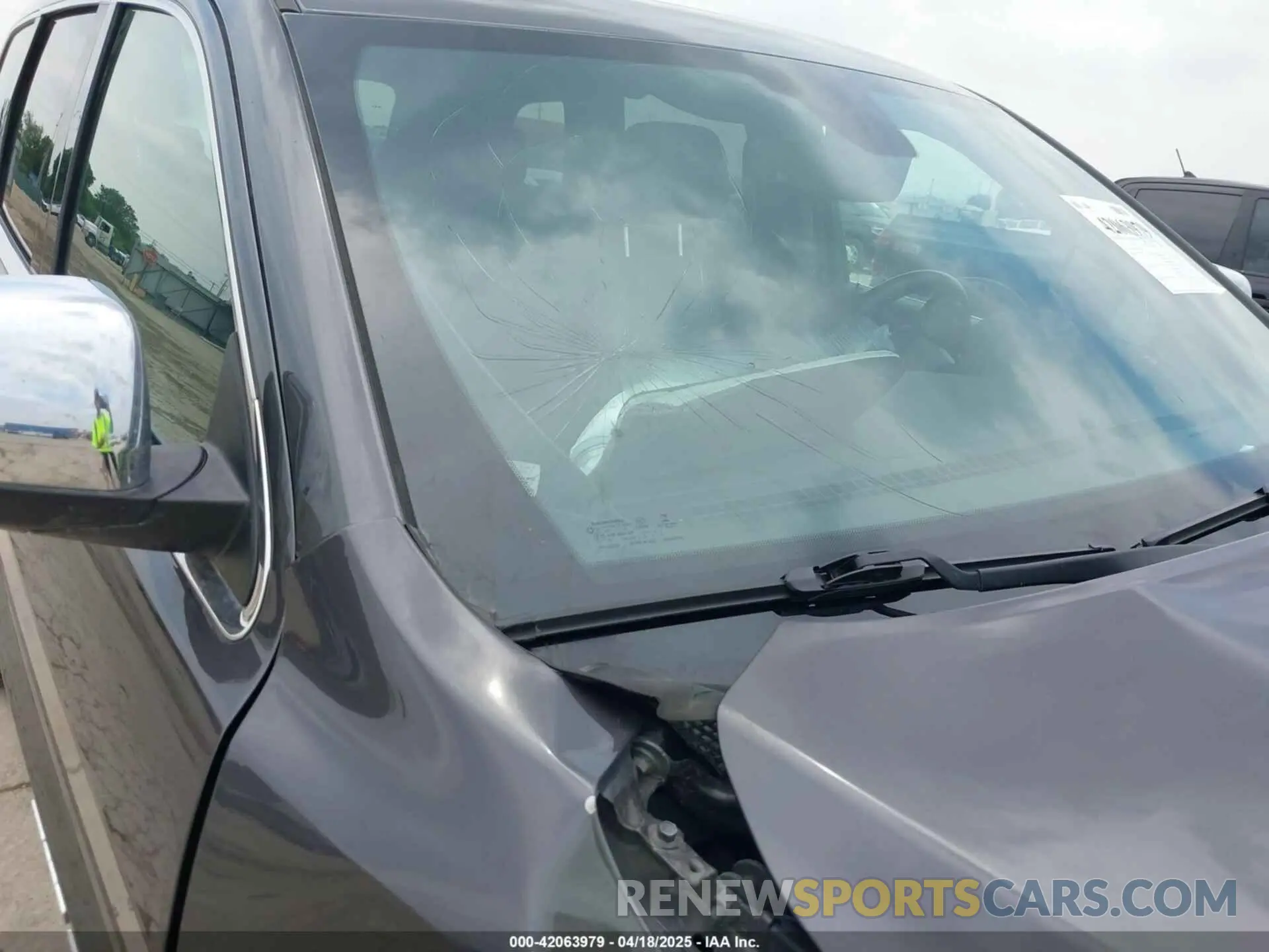 21 Photograph of a damaged car 1C4RJFBG0MC504148 JEEP GRAND CHEROKEE 2021
