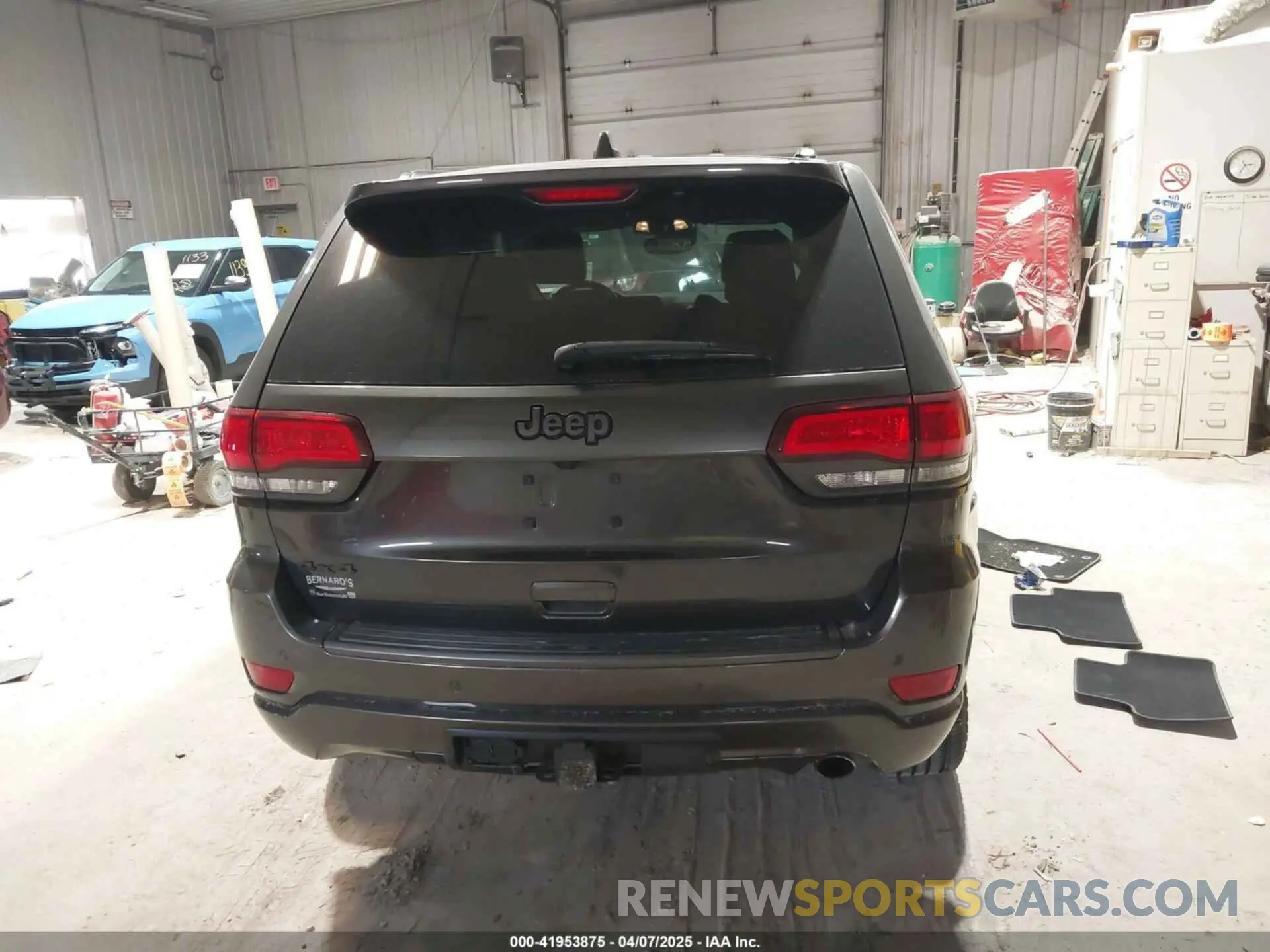 16 Photograph of a damaged car 1C4RJFBG0MC586852 JEEP GRAND CHEROKEE 2021