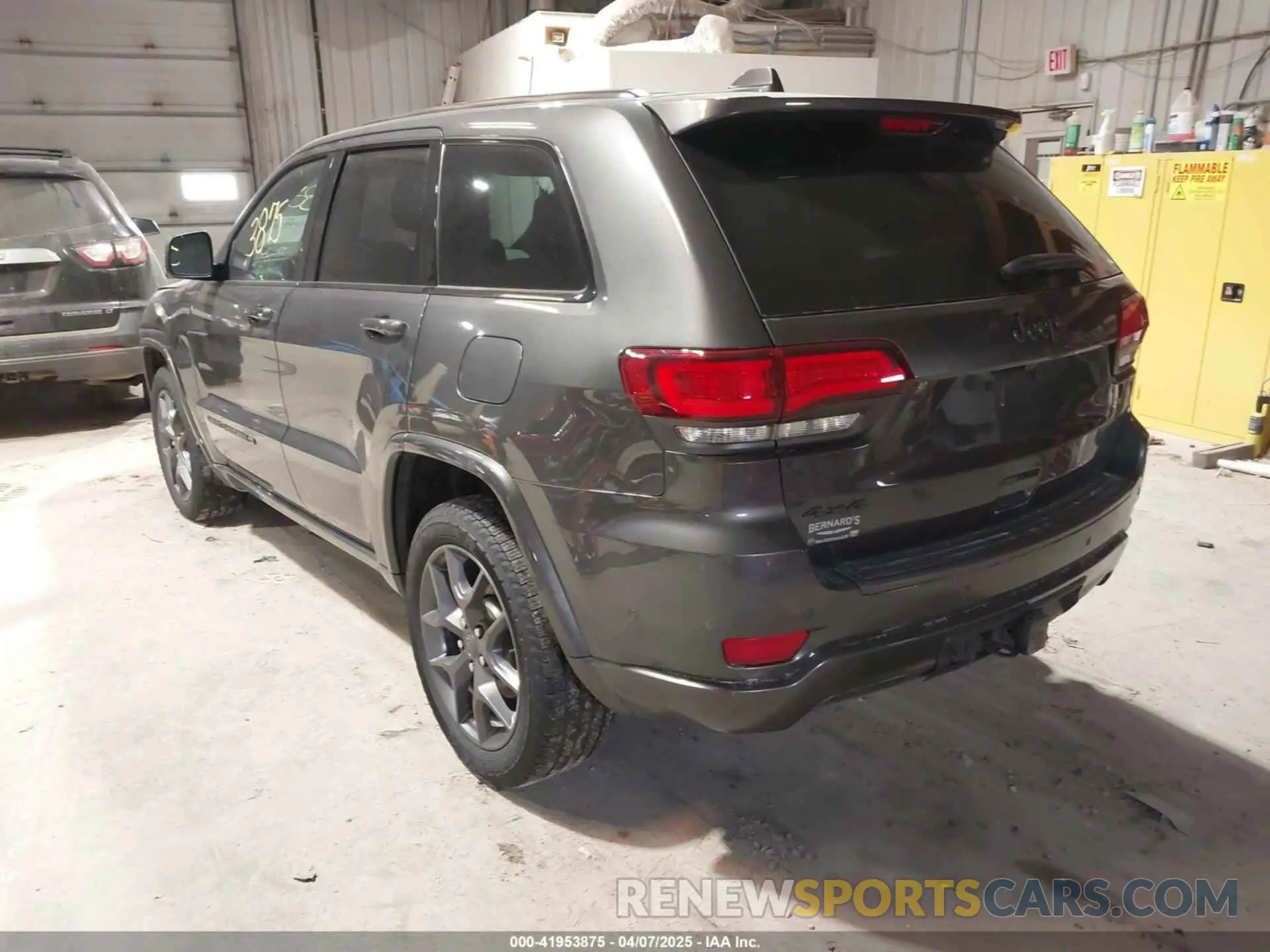 3 Photograph of a damaged car 1C4RJFBG0MC586852 JEEP GRAND CHEROKEE 2021