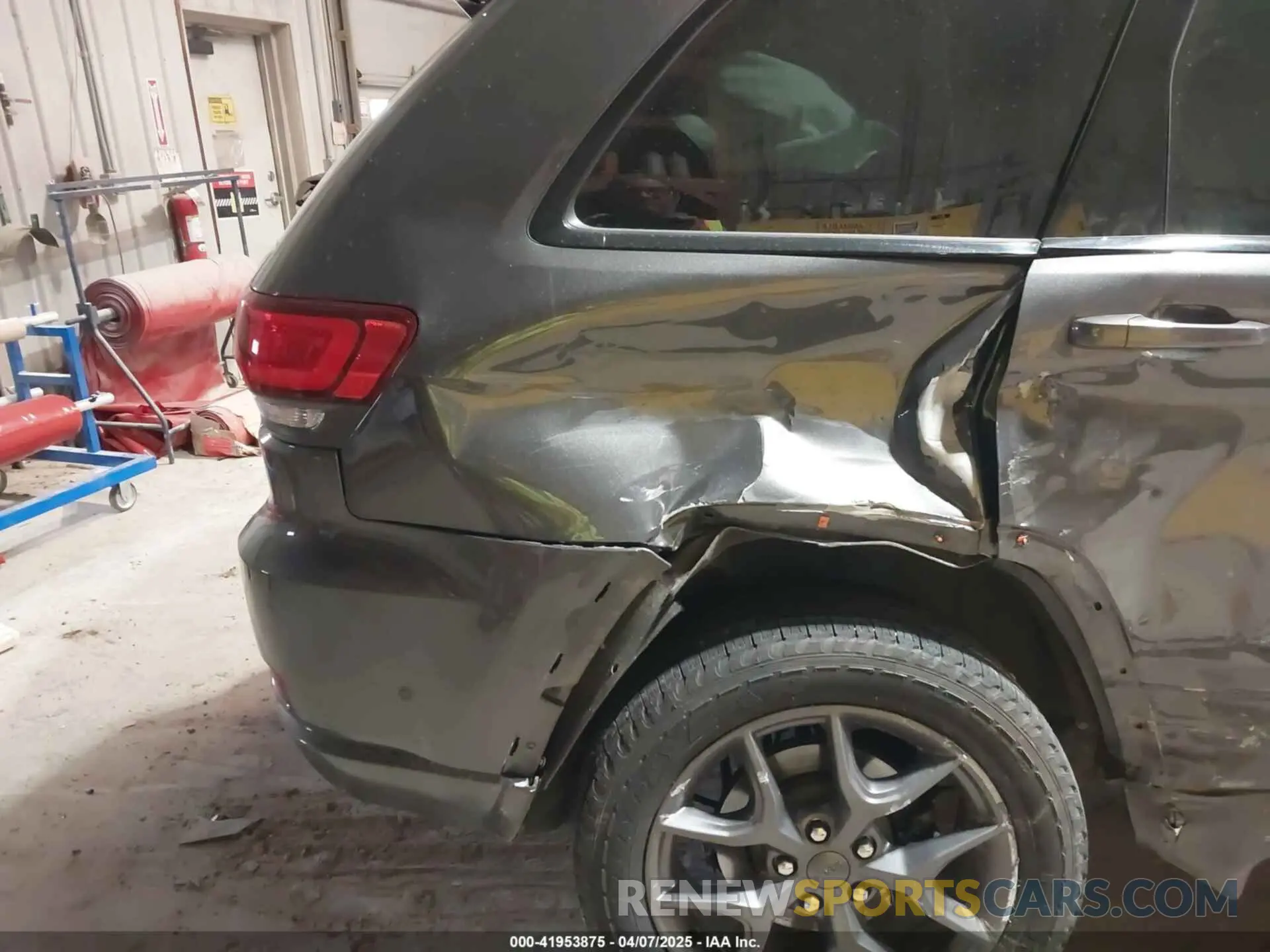 6 Photograph of a damaged car 1C4RJFBG0MC586852 JEEP GRAND CHEROKEE 2021