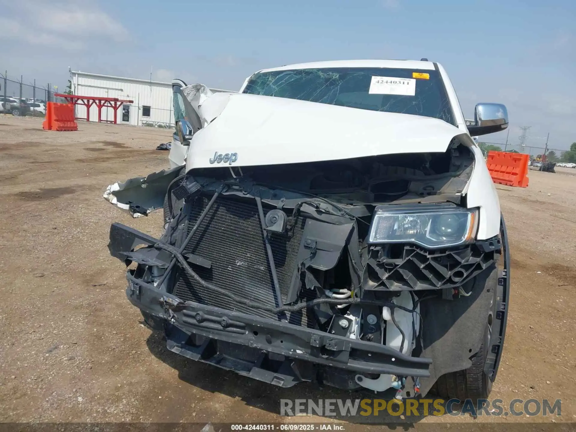 11 Photograph of a damaged car 1C4RJFBG0MC620224 JEEP GRAND CHEROKEE 2021