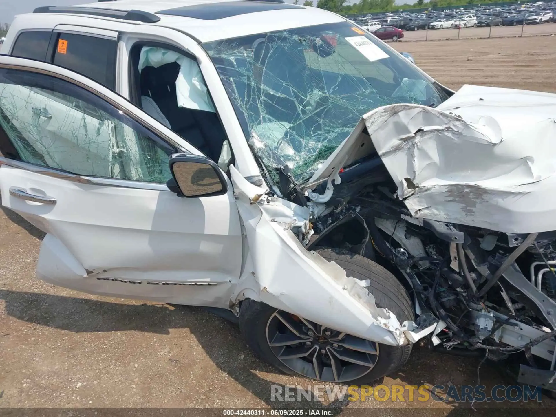 17 Photograph of a damaged car 1C4RJFBG0MC620224 JEEP GRAND CHEROKEE 2021