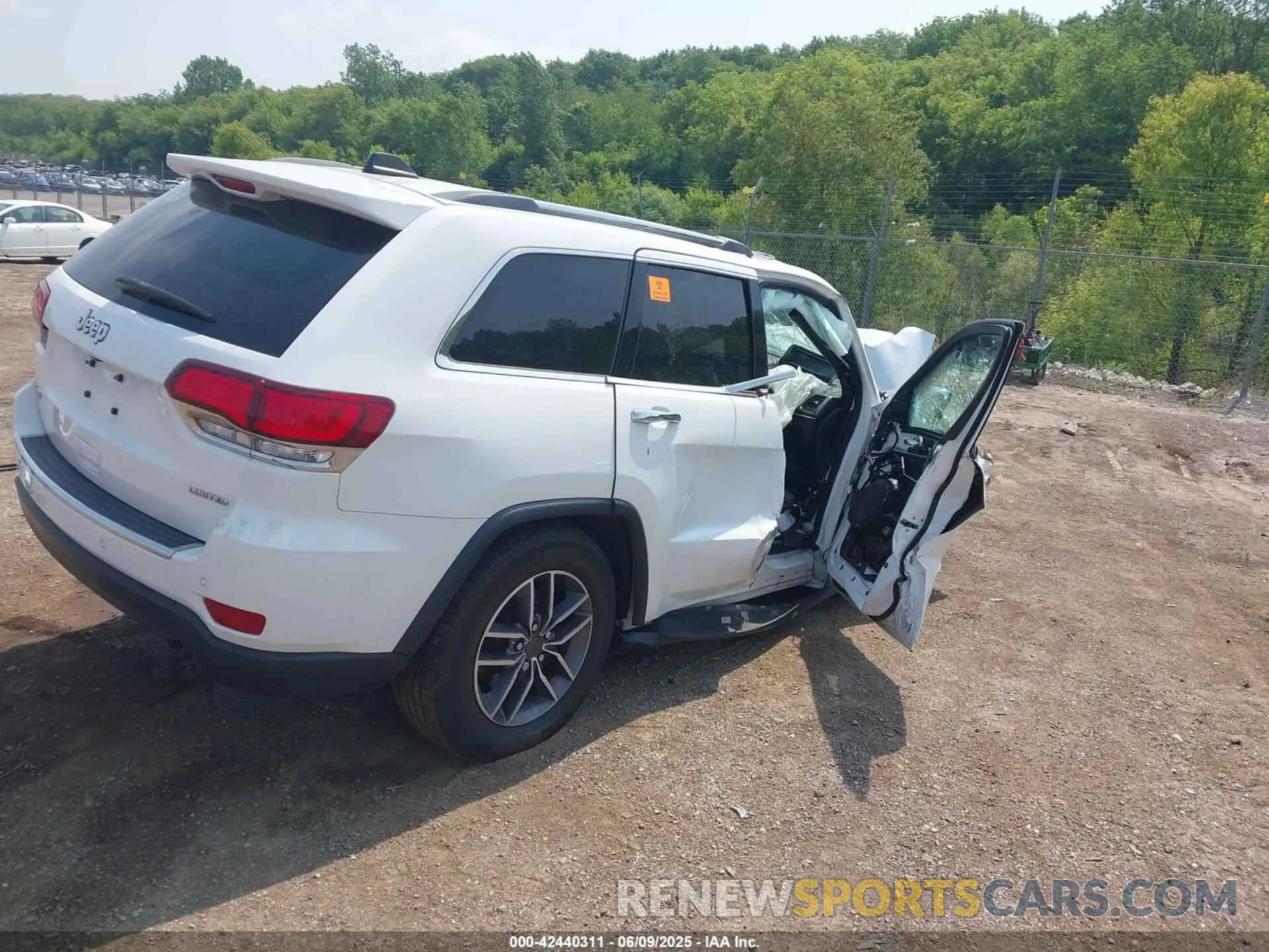 4 Photograph of a damaged car 1C4RJFBG0MC620224 JEEP GRAND CHEROKEE 2021