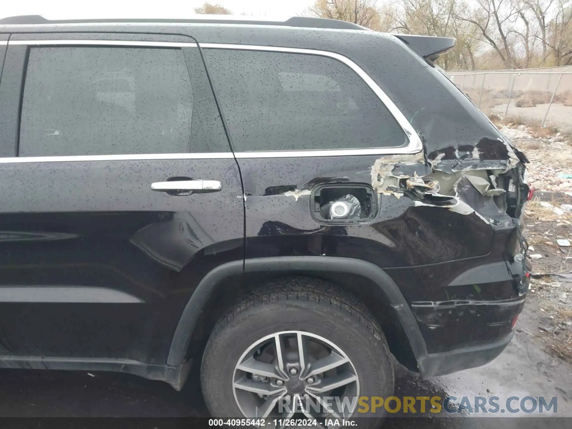 17 Photograph of a damaged car 1C4RJFBG0MC637332 JEEP GRAND CHEROKEE 2021