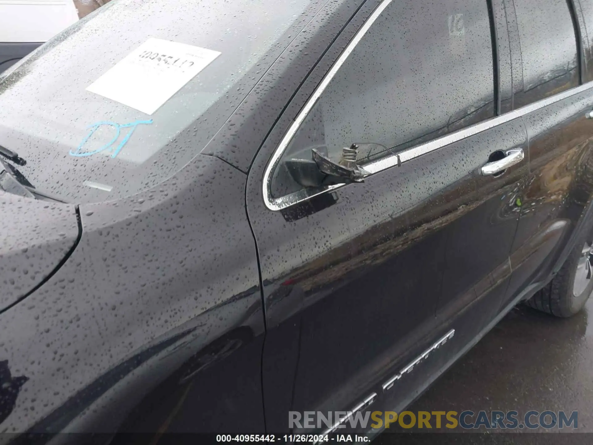 19 Photograph of a damaged car 1C4RJFBG0MC637332 JEEP GRAND CHEROKEE 2021