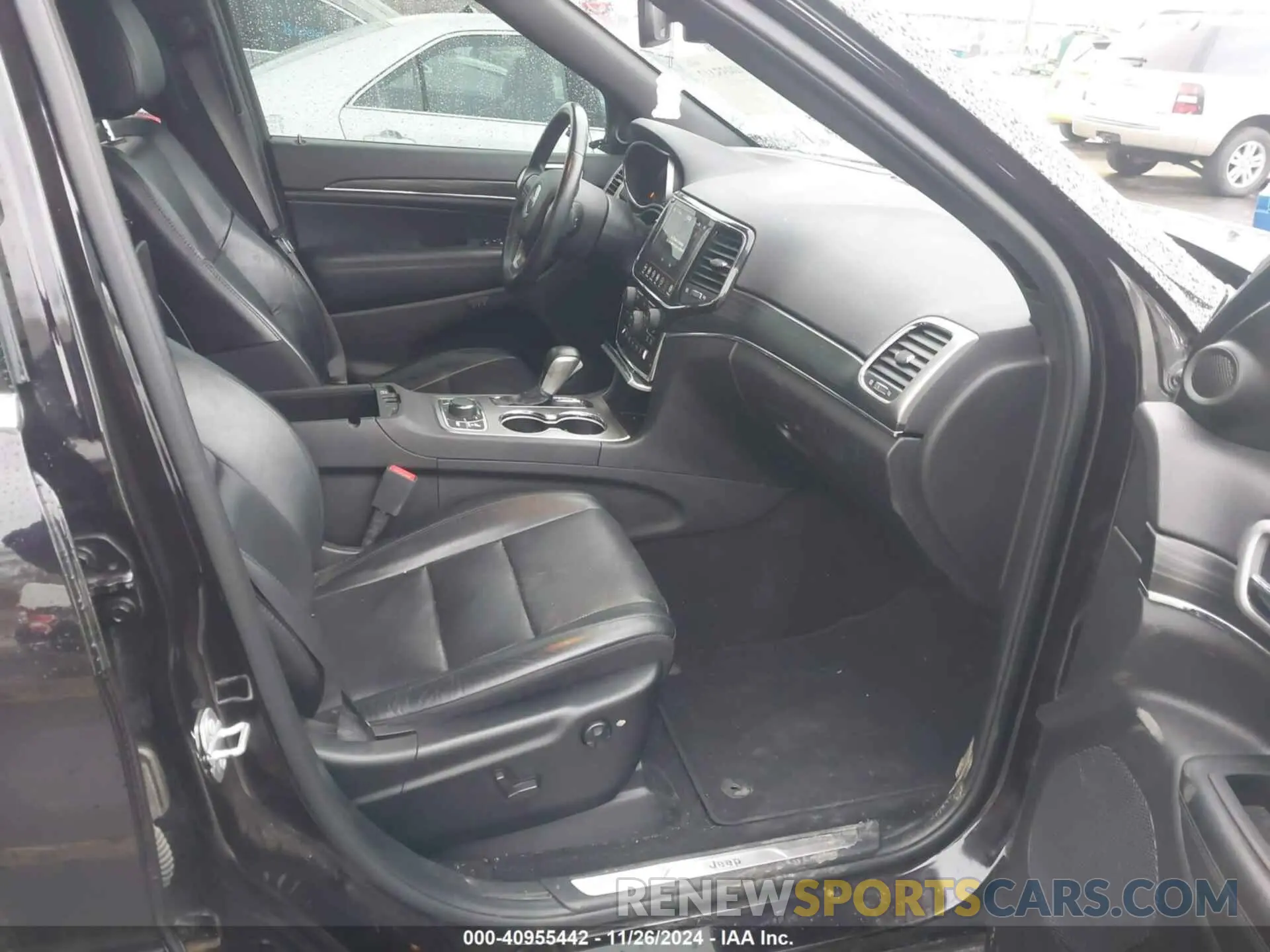 5 Photograph of a damaged car 1C4RJFBG0MC637332 JEEP GRAND CHEROKEE 2021