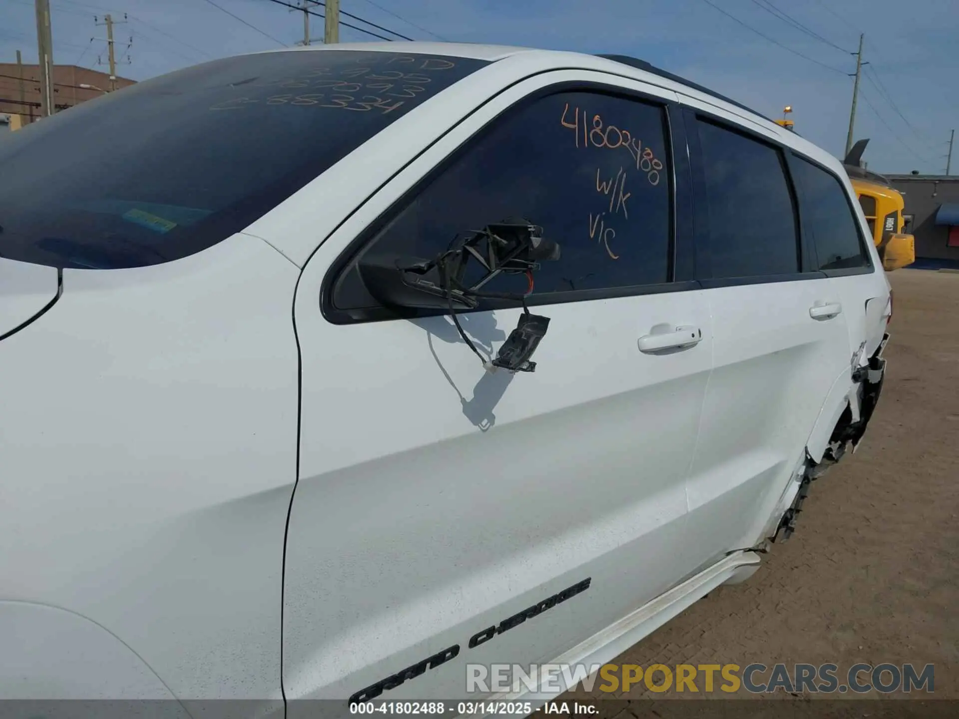 6 Photograph of a damaged car 1C4RJFBG0MC767093 JEEP GRAND CHEROKEE 2021