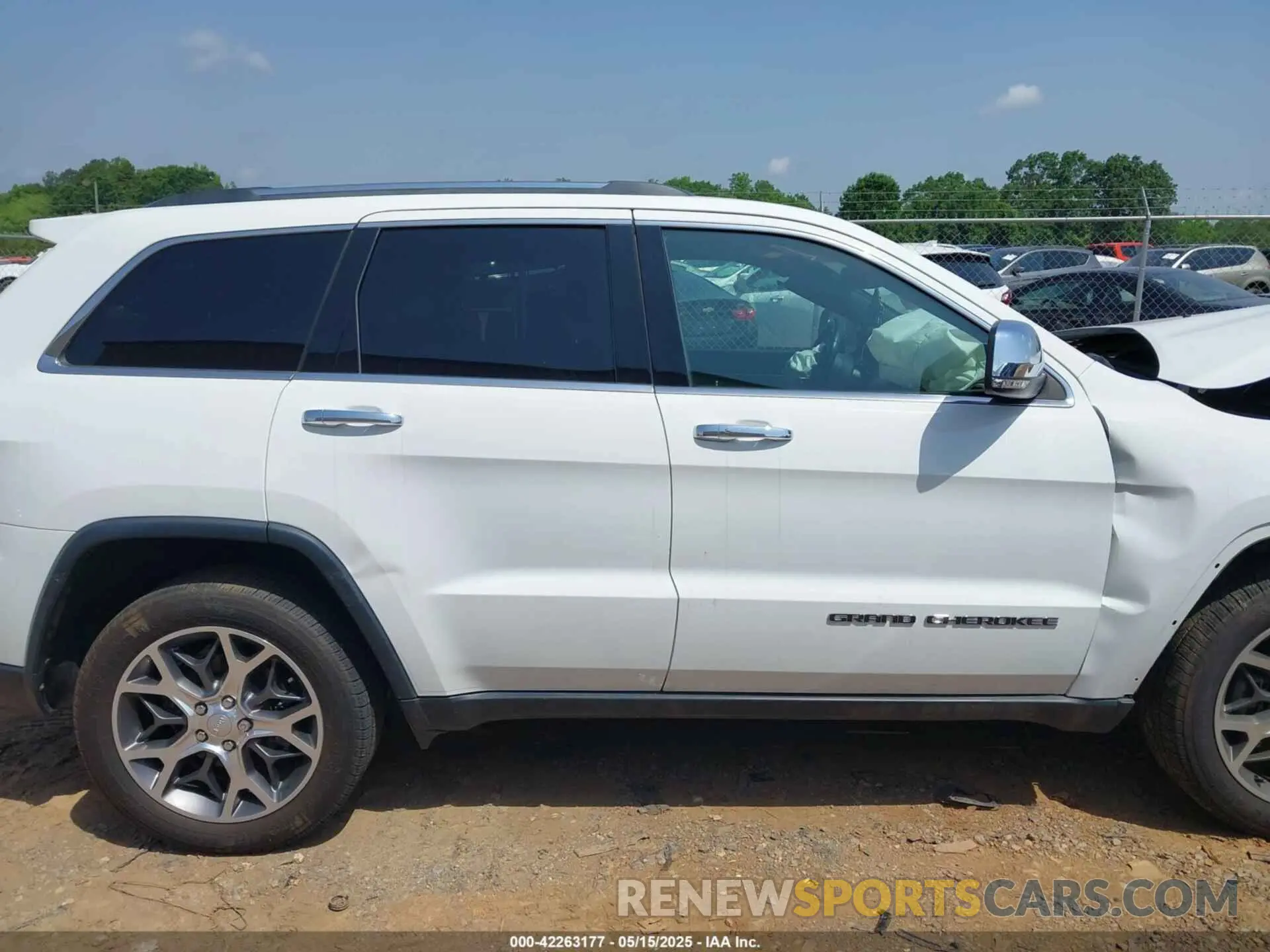 13 Photograph of a damaged car 1C4RJFBG0MC838597 JEEP GRAND CHEROKEE 2021