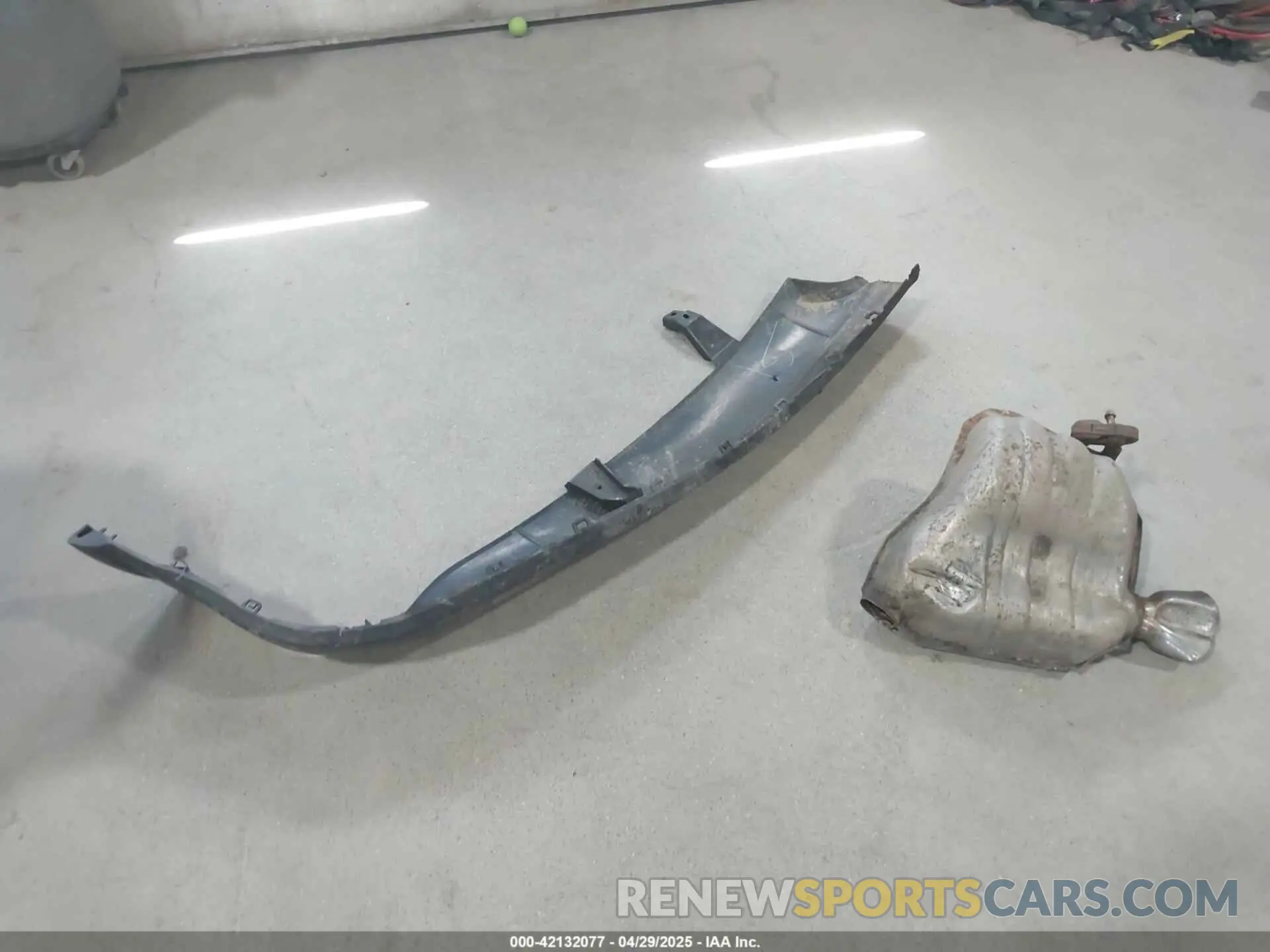 12 Photograph of a damaged car 1C4RJFBG1MC527034 JEEP GRAND CHEROKEE 2021