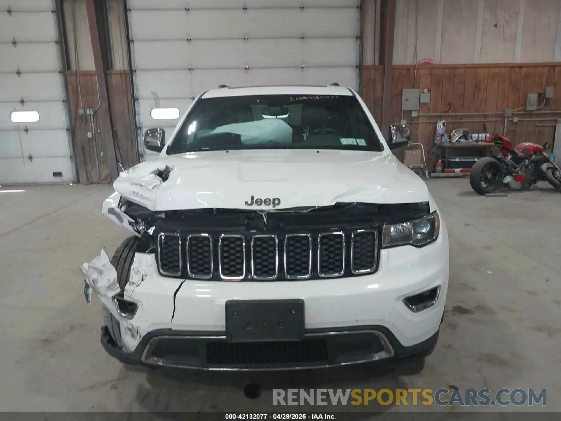 13 Photograph of a damaged car 1C4RJFBG1MC527034 JEEP GRAND CHEROKEE 2021