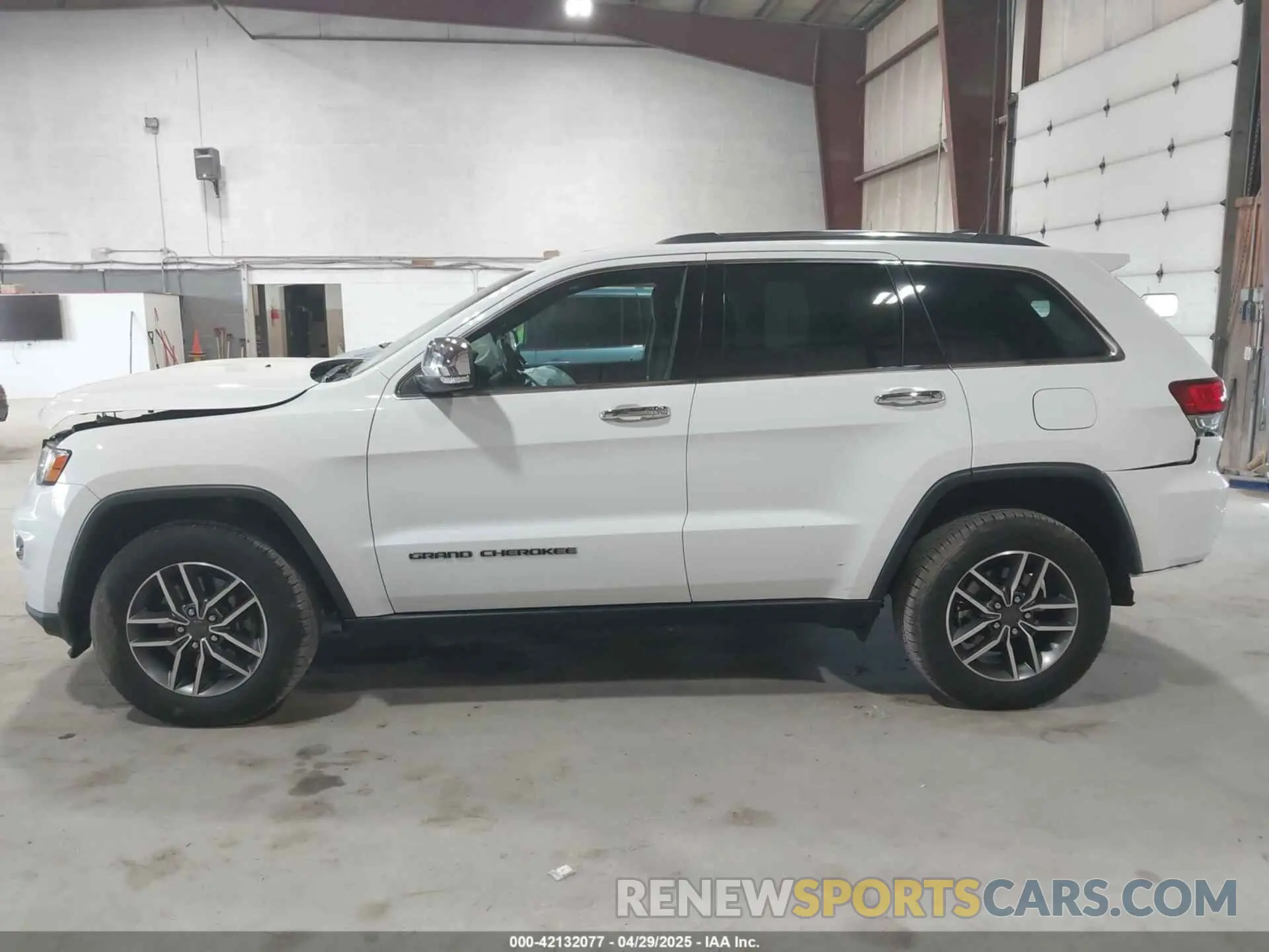 15 Photograph of a damaged car 1C4RJFBG1MC527034 JEEP GRAND CHEROKEE 2021