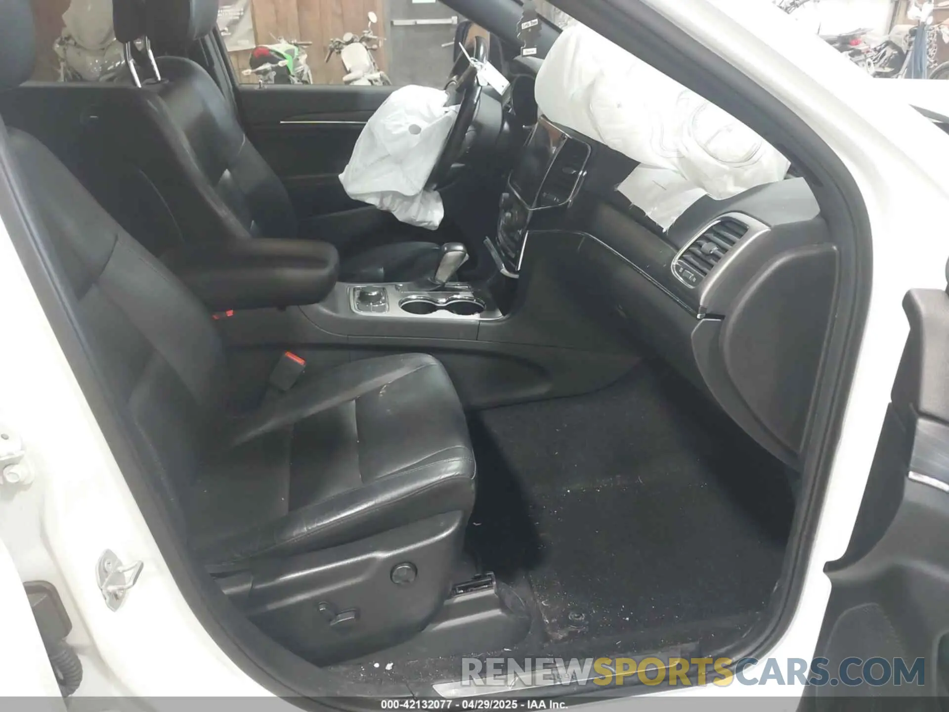 5 Photograph of a damaged car 1C4RJFBG1MC527034 JEEP GRAND CHEROKEE 2021