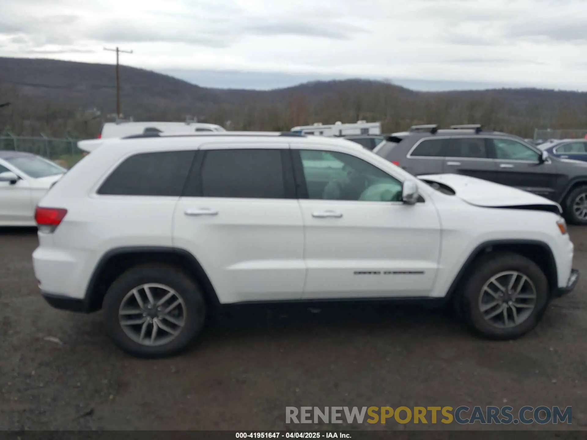 13 Photograph of a damaged car 1C4RJFBG1MC537952 JEEP GRAND CHEROKEE 2021