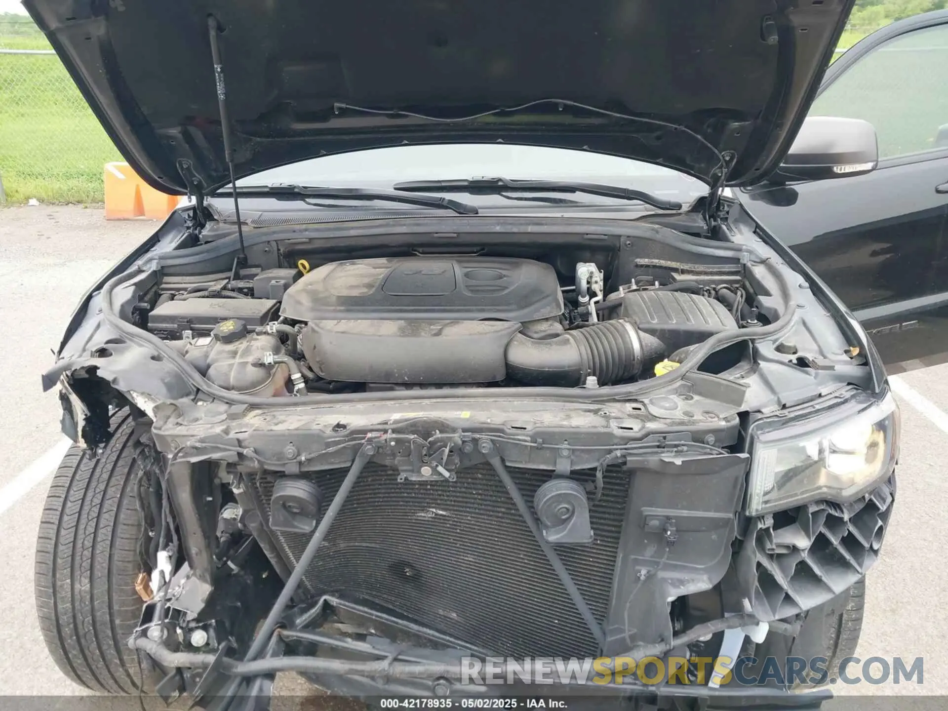 10 Photograph of a damaged car 1C4RJFBG1MC613220 JEEP GRAND CHEROKEE 2021
