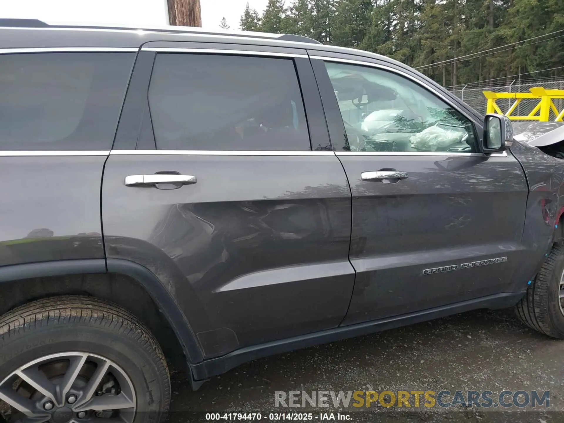 14 Photograph of a damaged car 1C4RJFBG1MC839841 JEEP GRAND CHEROKEE 2021