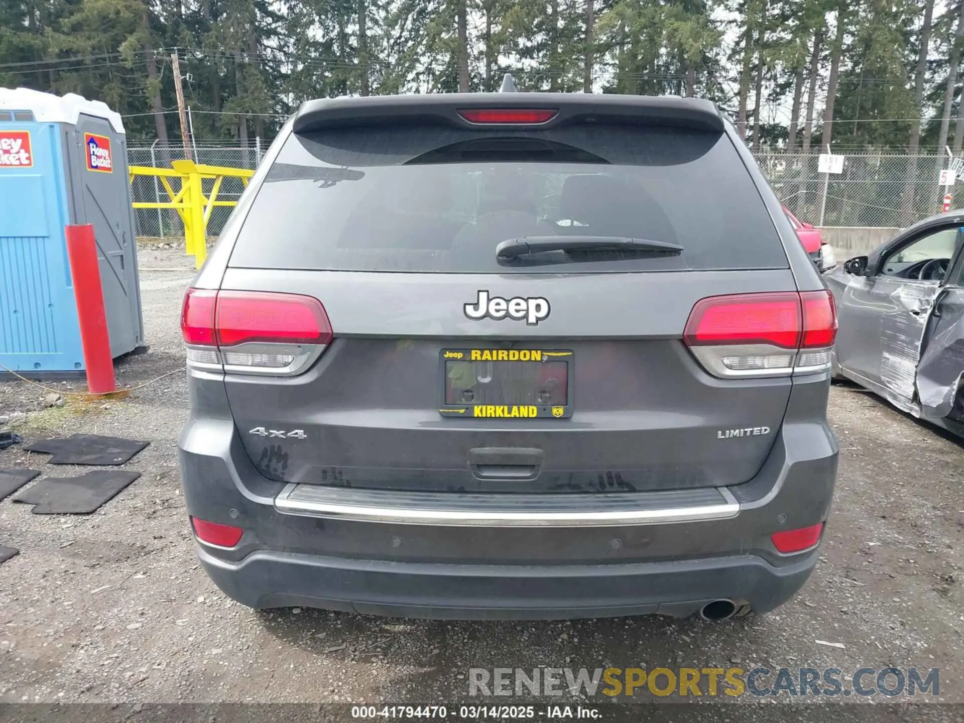 17 Photograph of a damaged car 1C4RJFBG1MC839841 JEEP GRAND CHEROKEE 2021