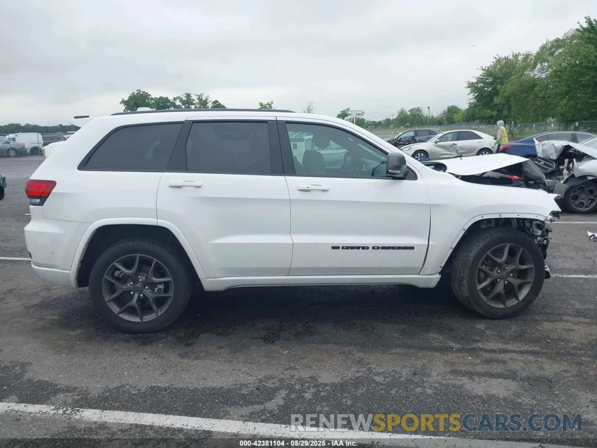 13 Photograph of a damaged car 1C4RJFBG2MC568028 JEEP GRAND CHEROKEE 2021