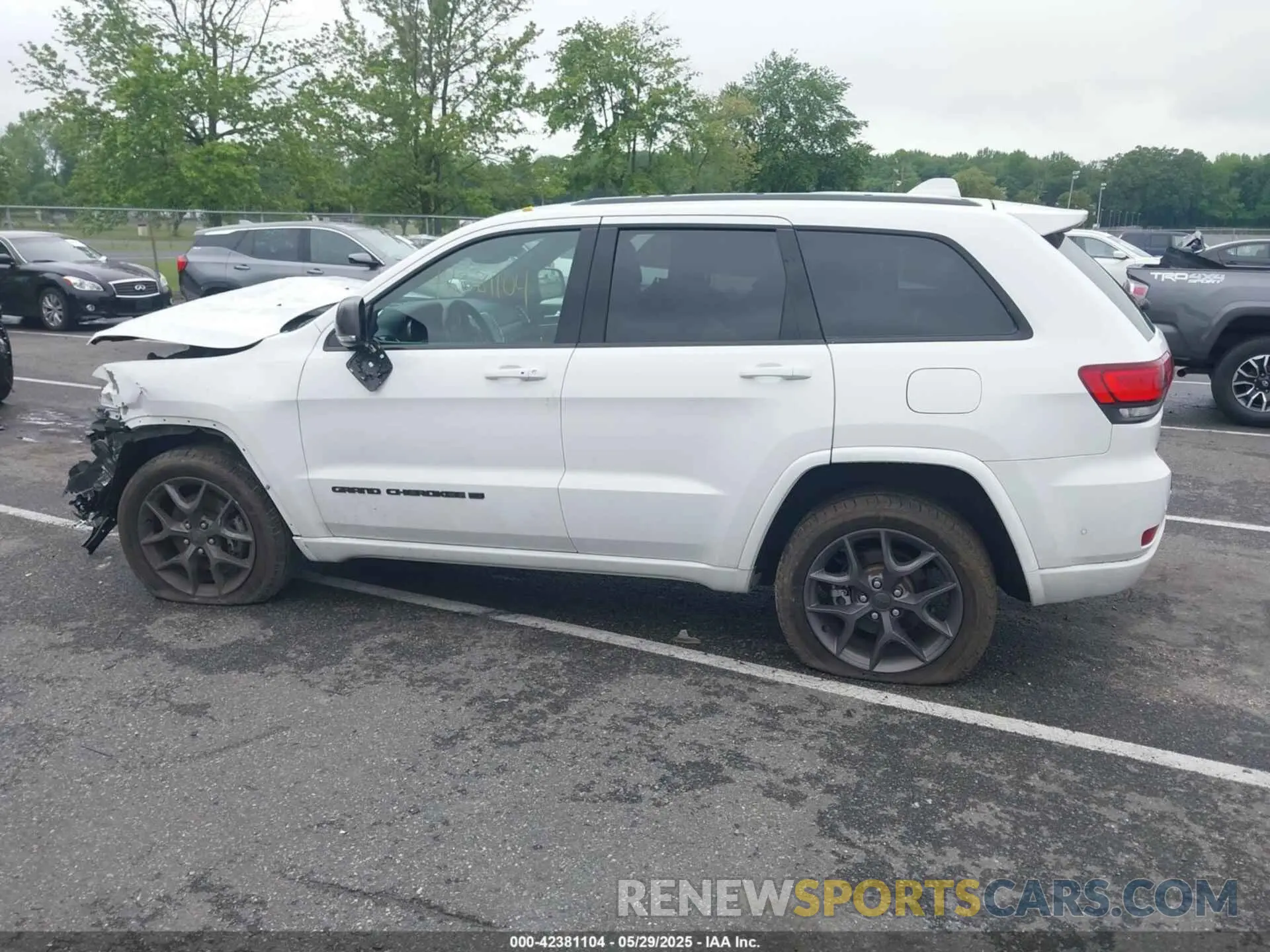 14 Photograph of a damaged car 1C4RJFBG2MC568028 JEEP GRAND CHEROKEE 2021