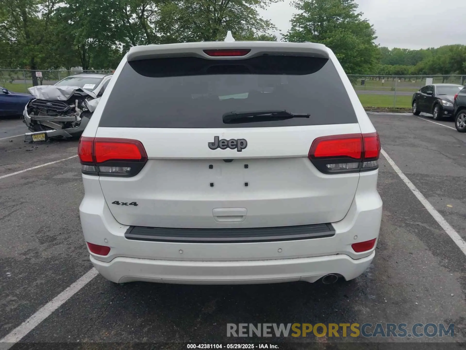 16 Photograph of a damaged car 1C4RJFBG2MC568028 JEEP GRAND CHEROKEE 2021