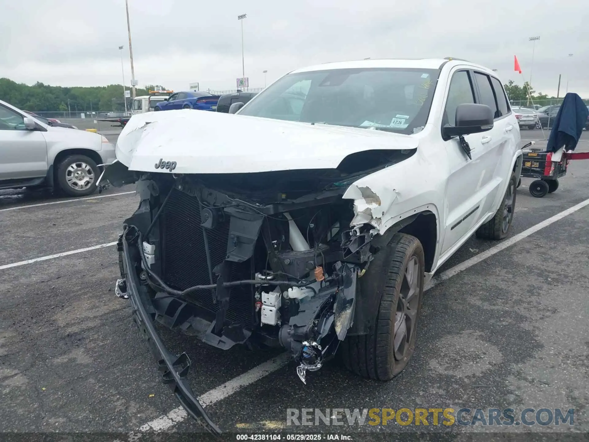 2 Photograph of a damaged car 1C4RJFBG2MC568028 JEEP GRAND CHEROKEE 2021