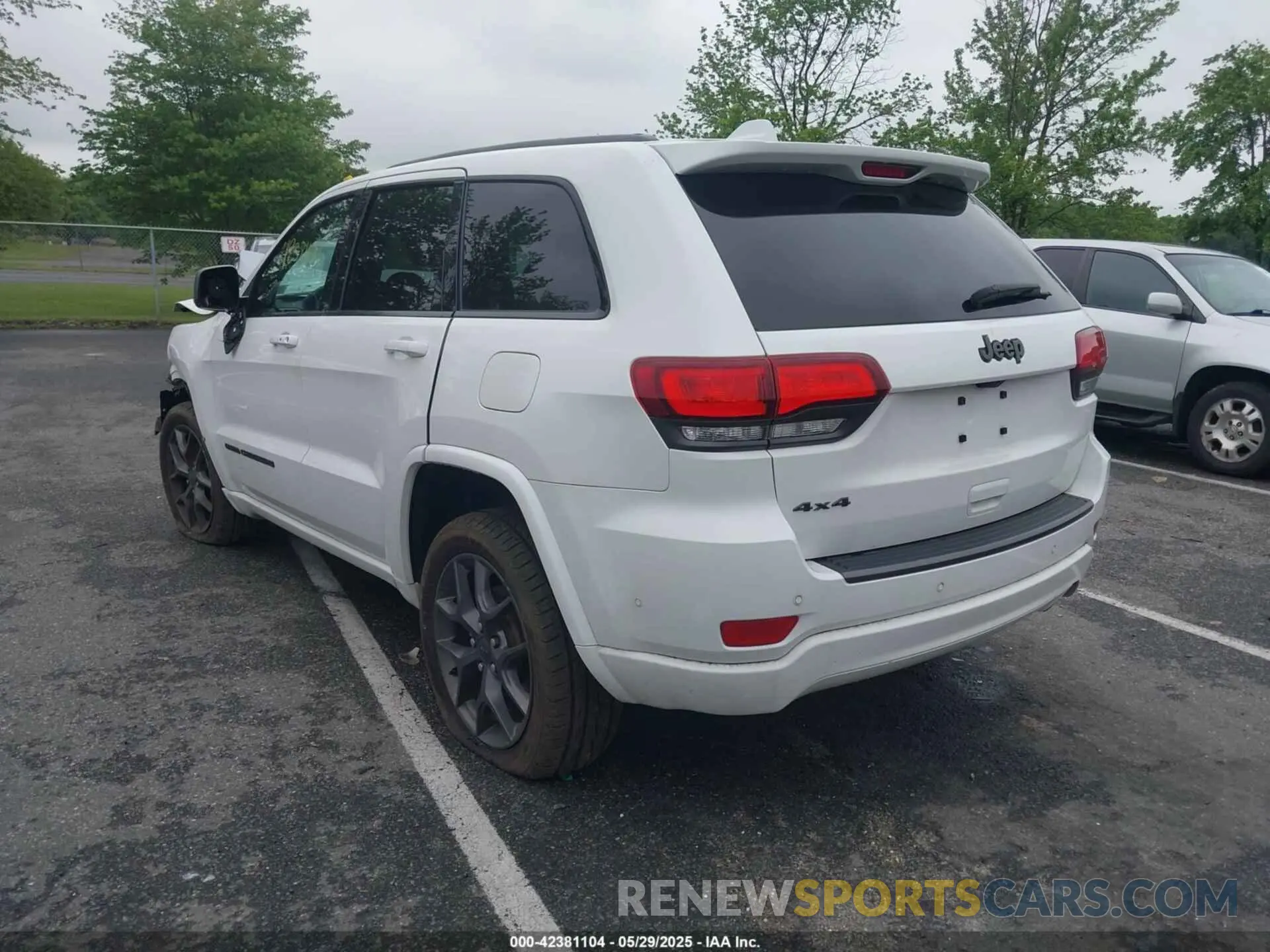 3 Photograph of a damaged car 1C4RJFBG2MC568028 JEEP GRAND CHEROKEE 2021