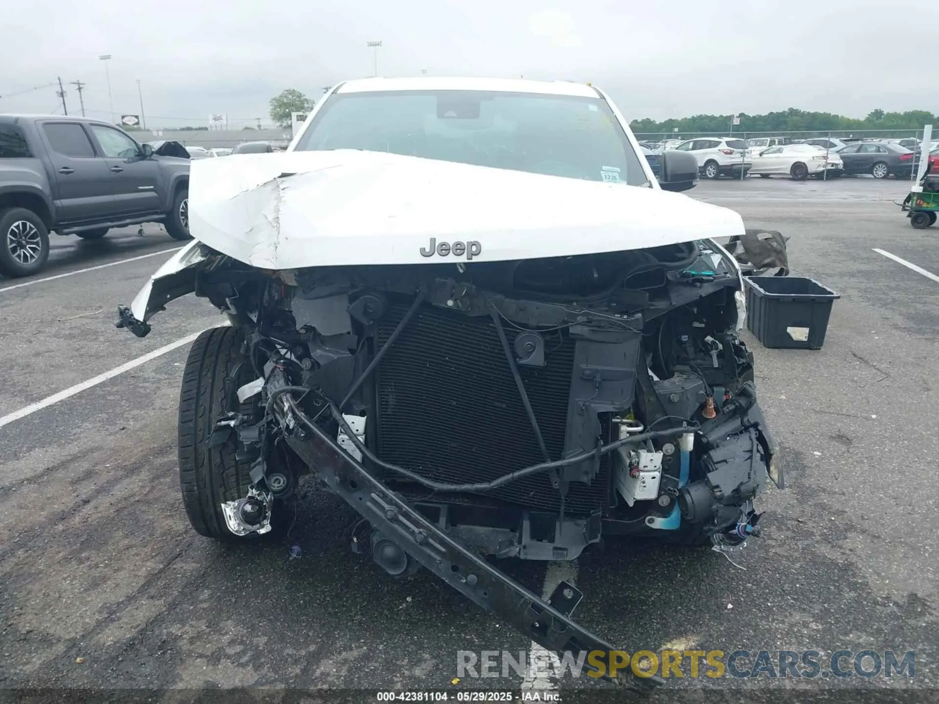 6 Photograph of a damaged car 1C4RJFBG2MC568028 JEEP GRAND CHEROKEE 2021