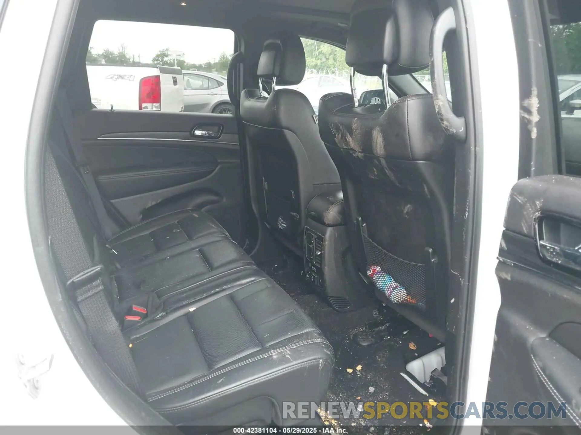 8 Photograph of a damaged car 1C4RJFBG2MC568028 JEEP GRAND CHEROKEE 2021