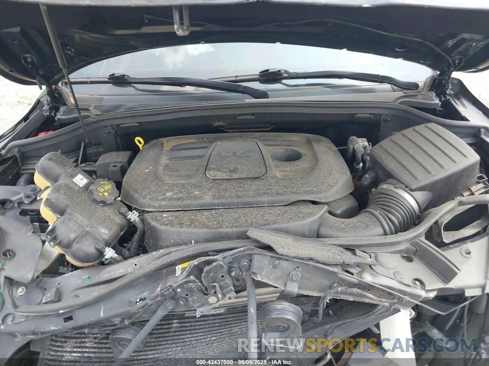 10 Photograph of a damaged car 1C4RJFBG2MC568434 JEEP GRAND CHEROKEE 2021