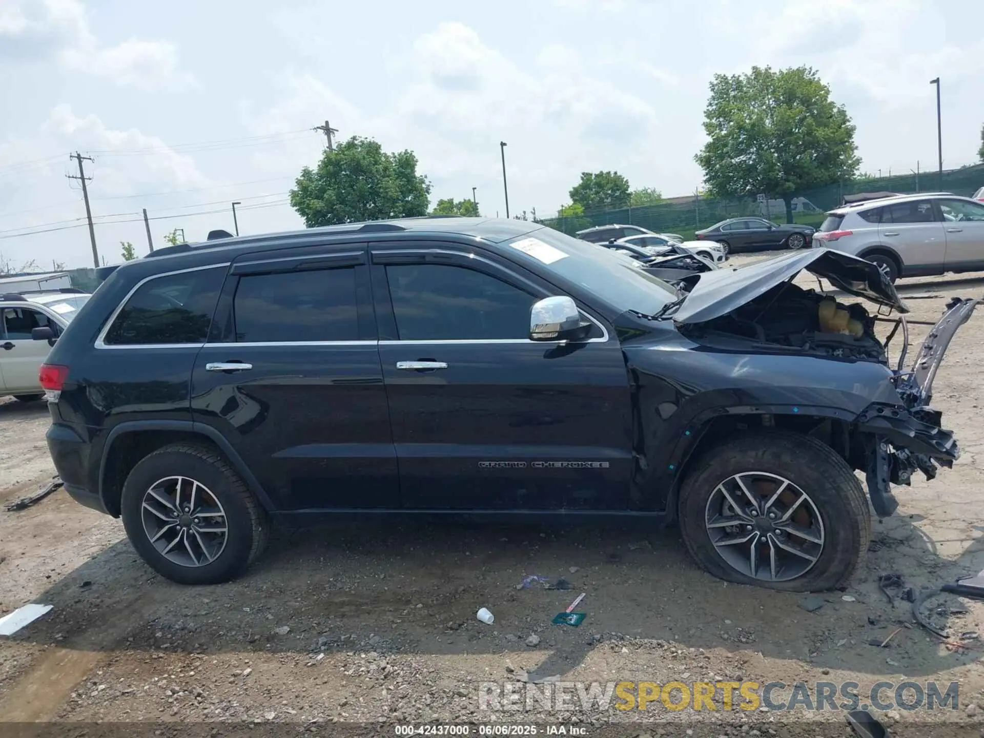 14 Photograph of a damaged car 1C4RJFBG2MC568434 JEEP GRAND CHEROKEE 2021