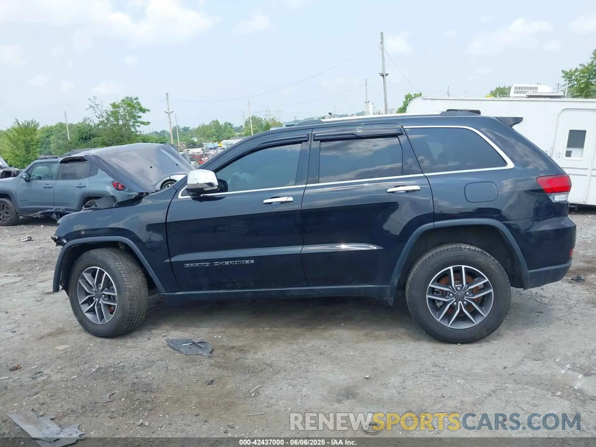 15 Photograph of a damaged car 1C4RJFBG2MC568434 JEEP GRAND CHEROKEE 2021