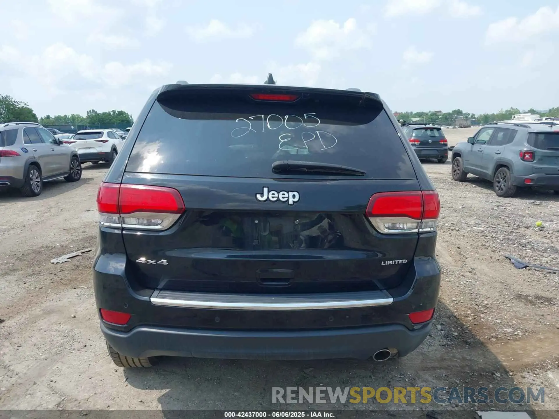 17 Photograph of a damaged car 1C4RJFBG2MC568434 JEEP GRAND CHEROKEE 2021