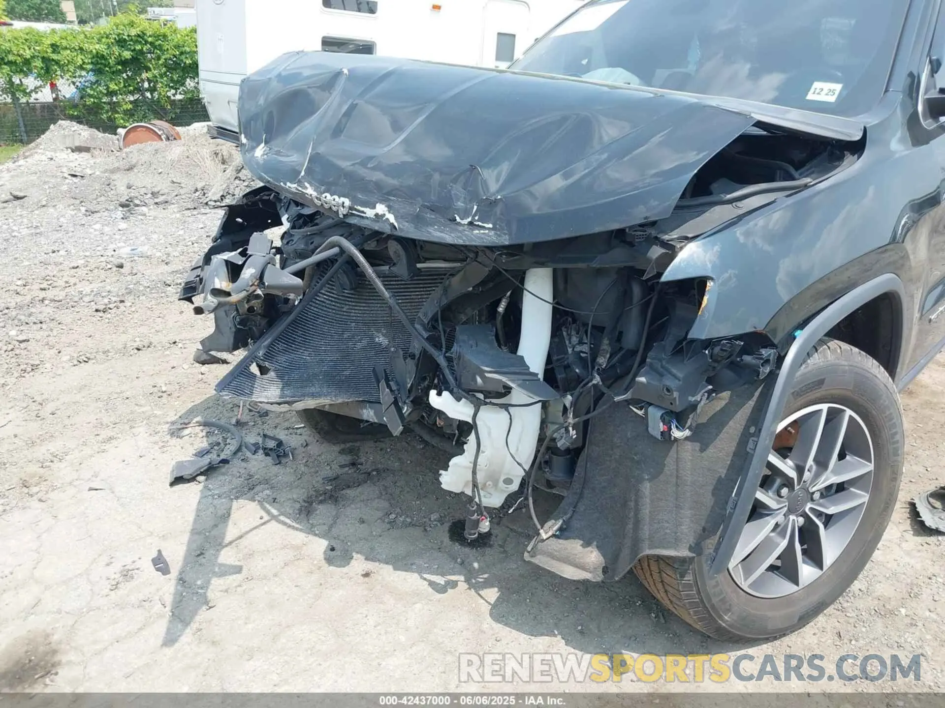 18 Photograph of a damaged car 1C4RJFBG2MC568434 JEEP GRAND CHEROKEE 2021