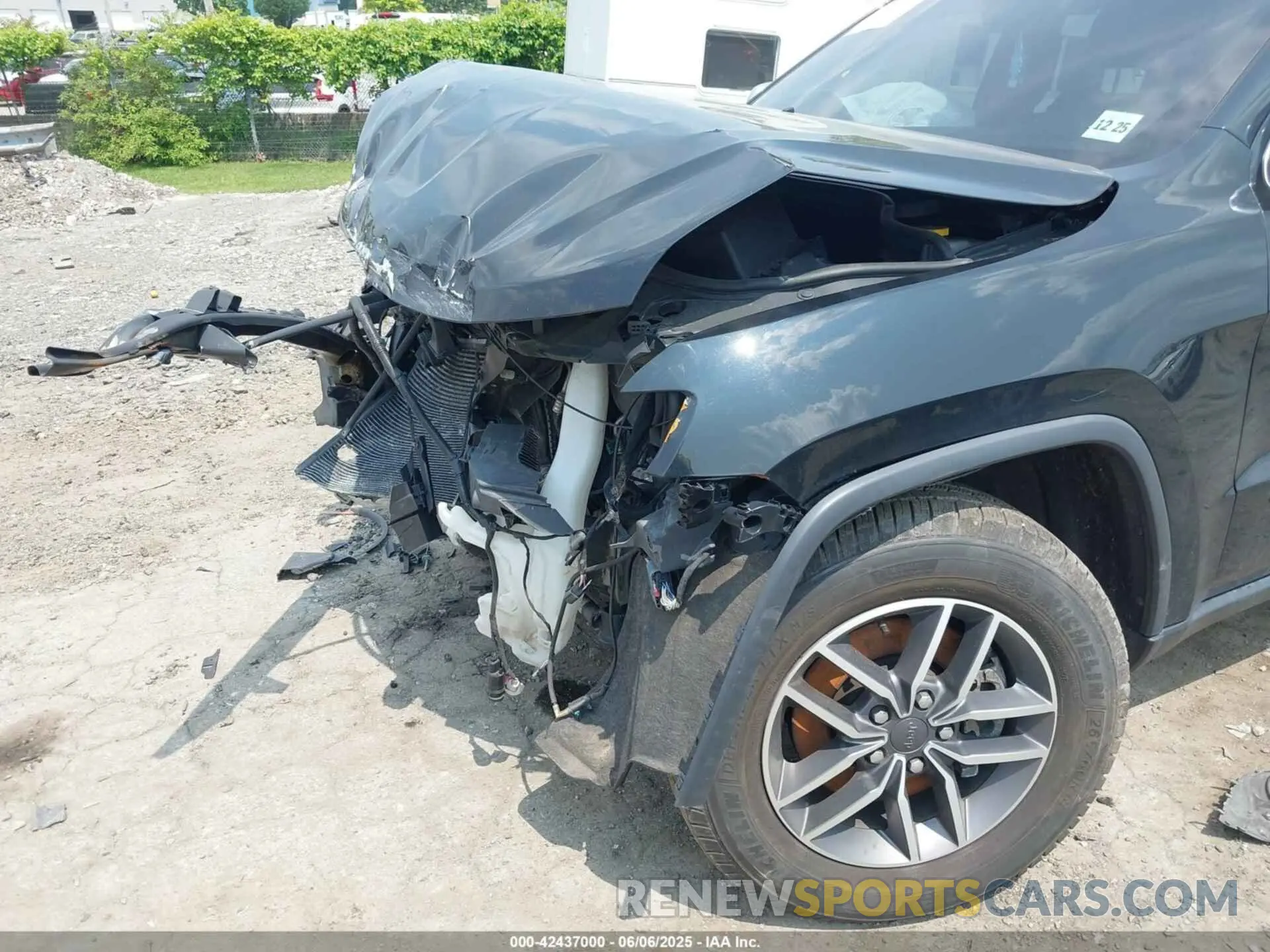 19 Photograph of a damaged car 1C4RJFBG2MC568434 JEEP GRAND CHEROKEE 2021