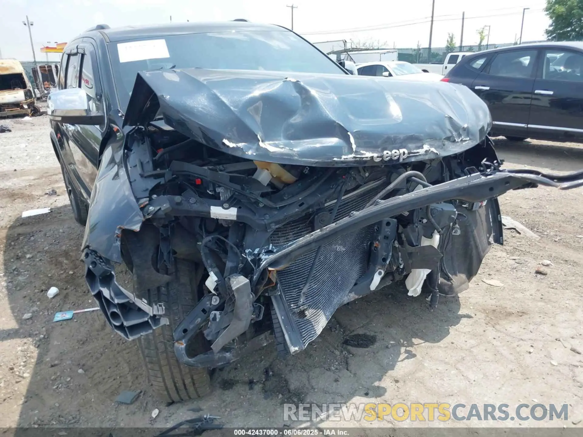 21 Photograph of a damaged car 1C4RJFBG2MC568434 JEEP GRAND CHEROKEE 2021