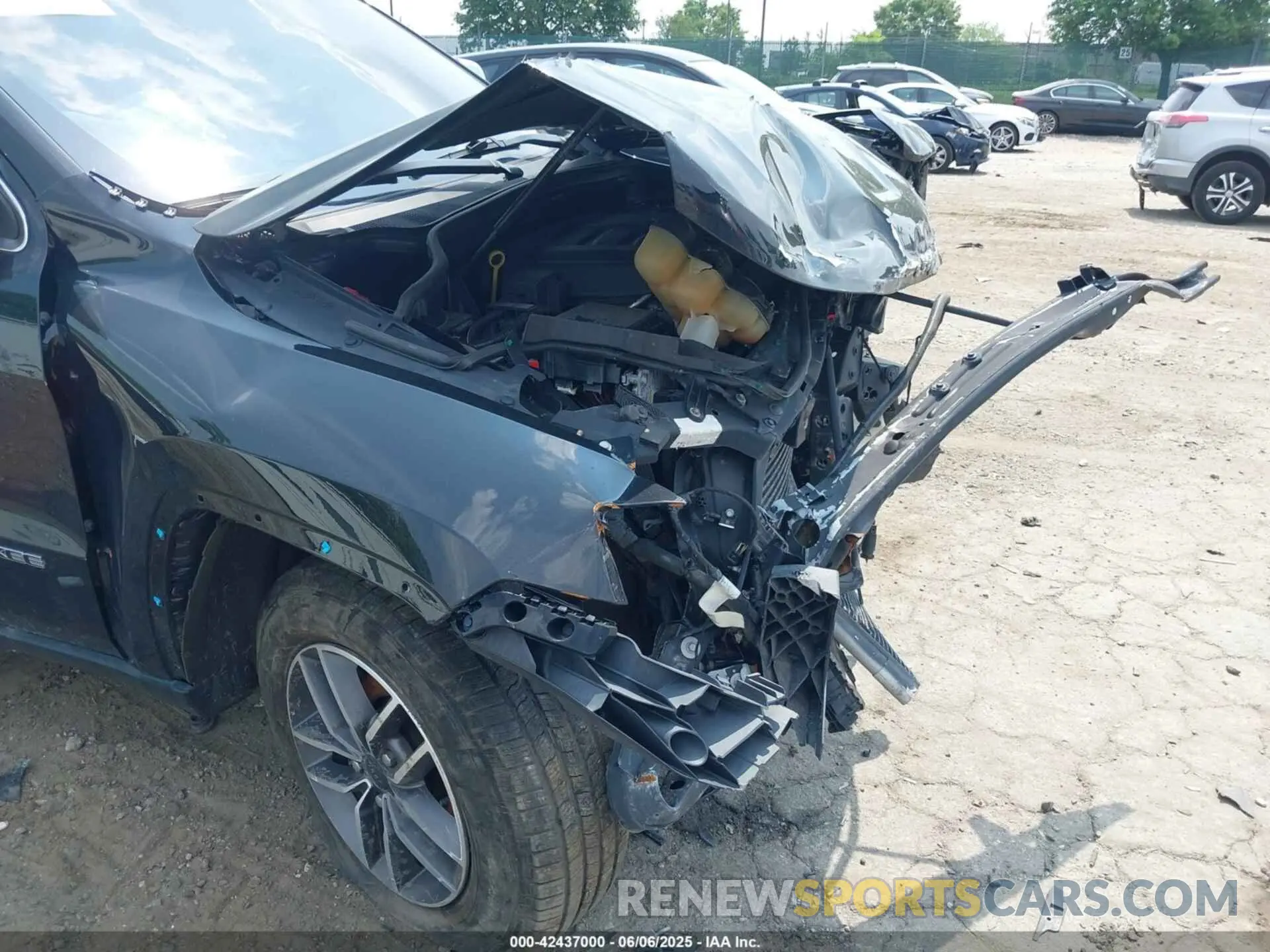 22 Photograph of a damaged car 1C4RJFBG2MC568434 JEEP GRAND CHEROKEE 2021