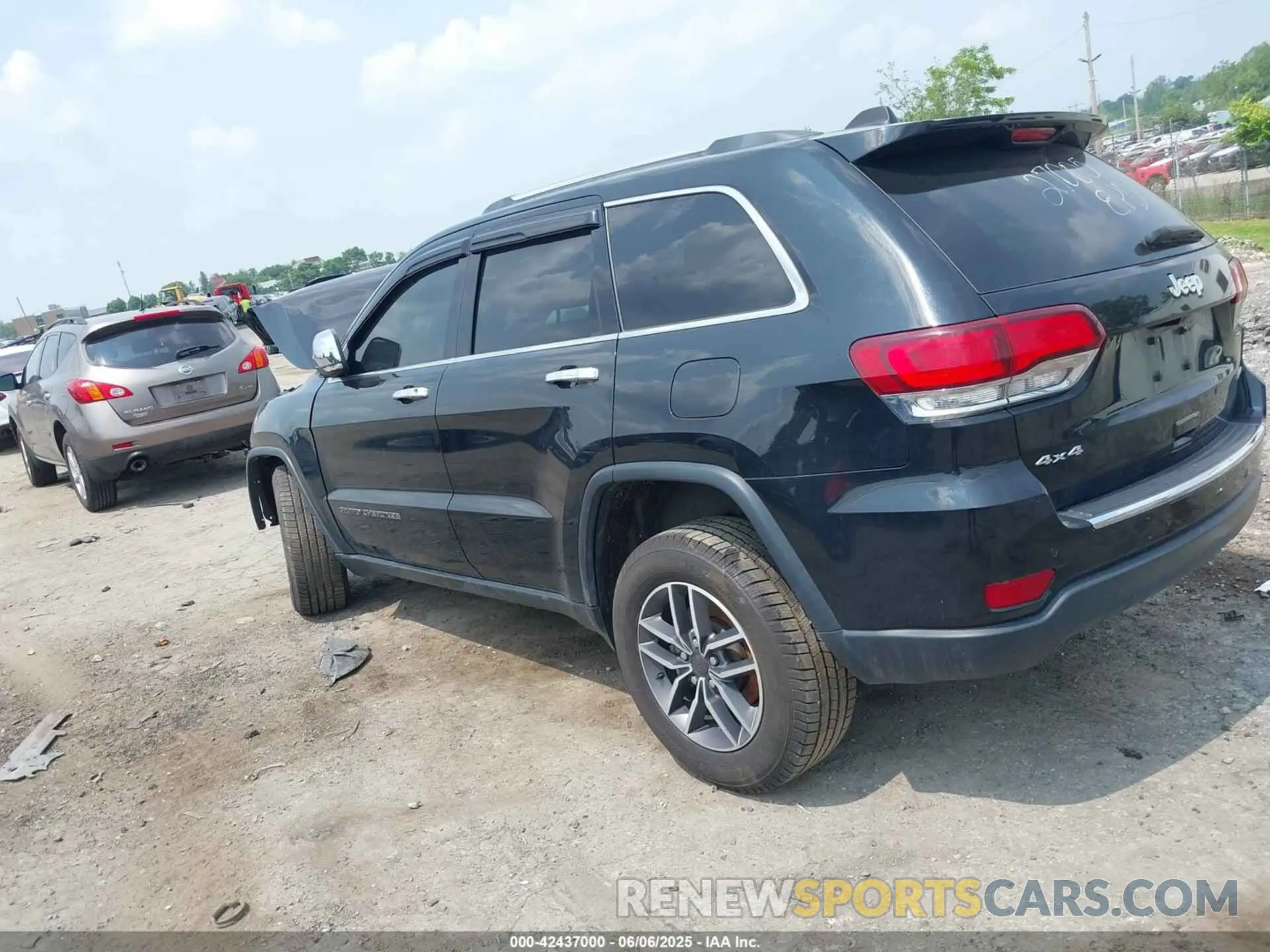 3 Photograph of a damaged car 1C4RJFBG2MC568434 JEEP GRAND CHEROKEE 2021