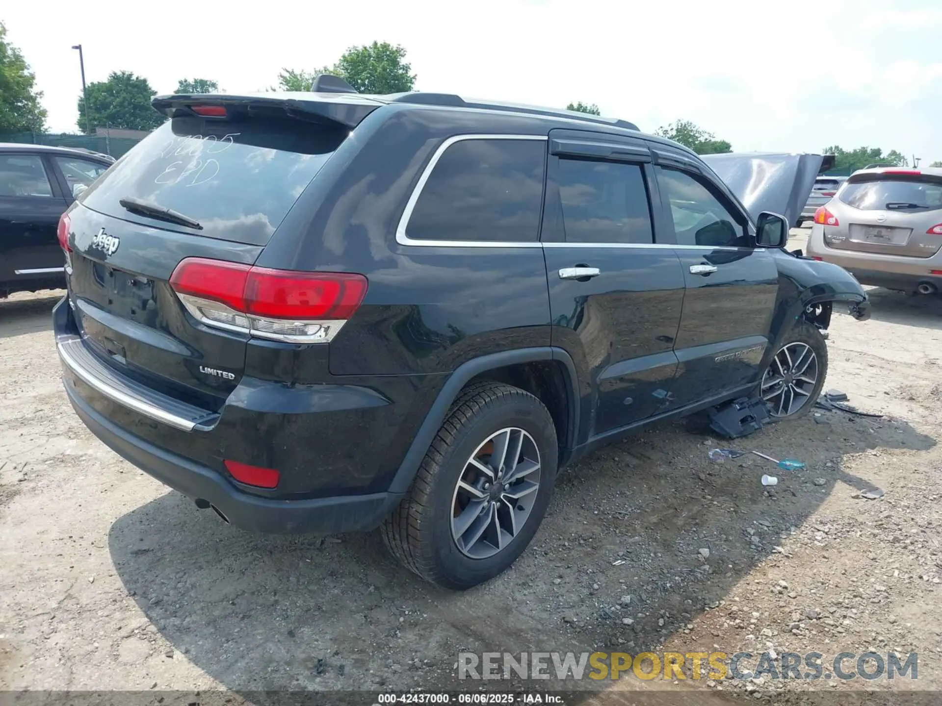 4 Photograph of a damaged car 1C4RJFBG2MC568434 JEEP GRAND CHEROKEE 2021