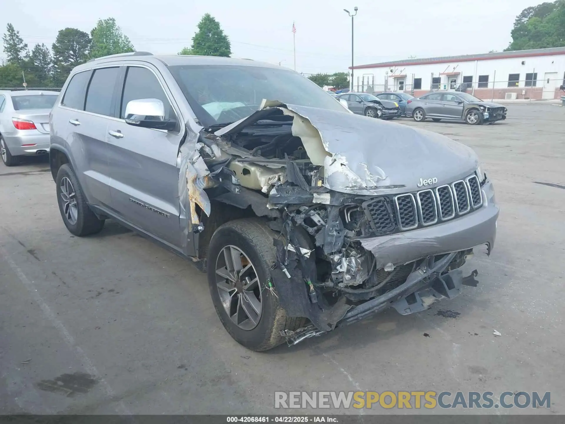 1 Photograph of a damaged car 1C4RJFBG2MC612156 JEEP GRAND CHEROKEE 2021