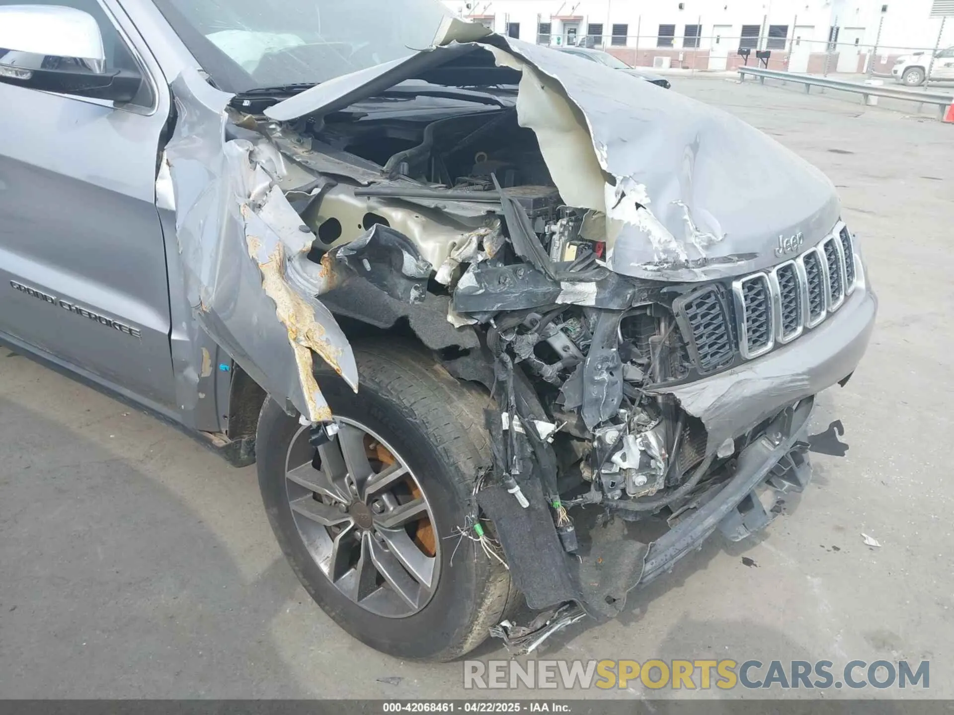 16 Photograph of a damaged car 1C4RJFBG2MC612156 JEEP GRAND CHEROKEE 2021