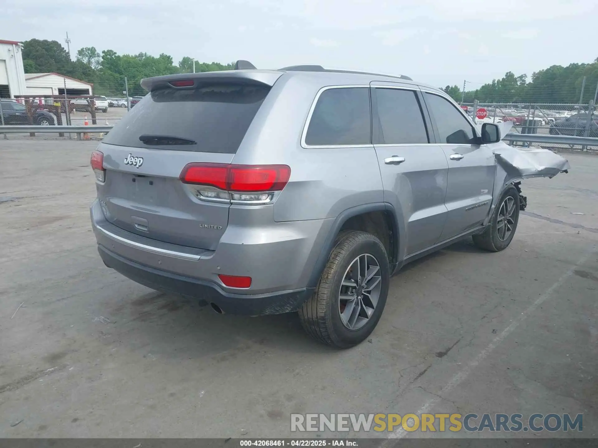 4 Photograph of a damaged car 1C4RJFBG2MC612156 JEEP GRAND CHEROKEE 2021