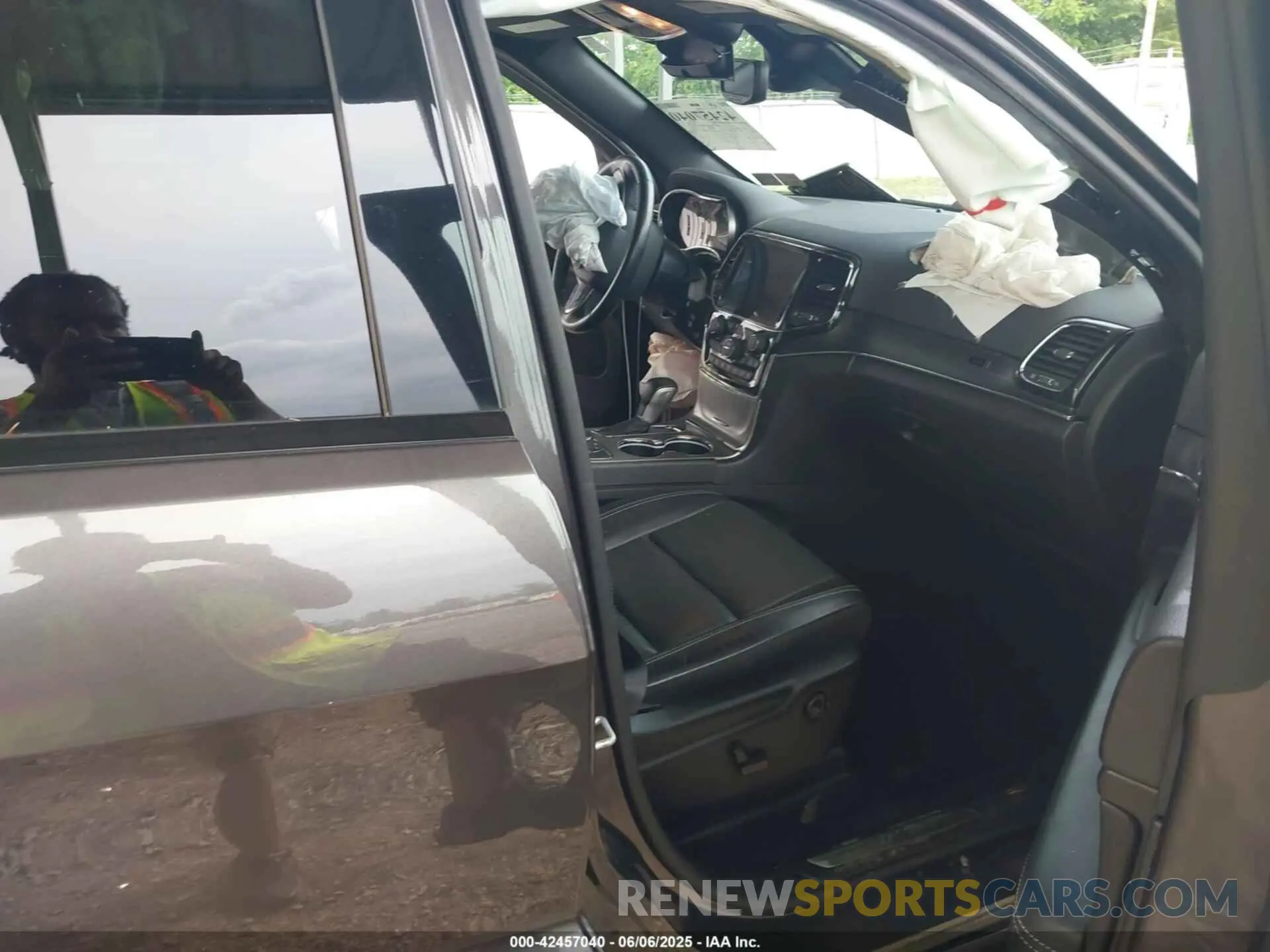 5 Photograph of a damaged car 1C4RJFBG2MC612416 JEEP GRAND CHEROKEE 2021