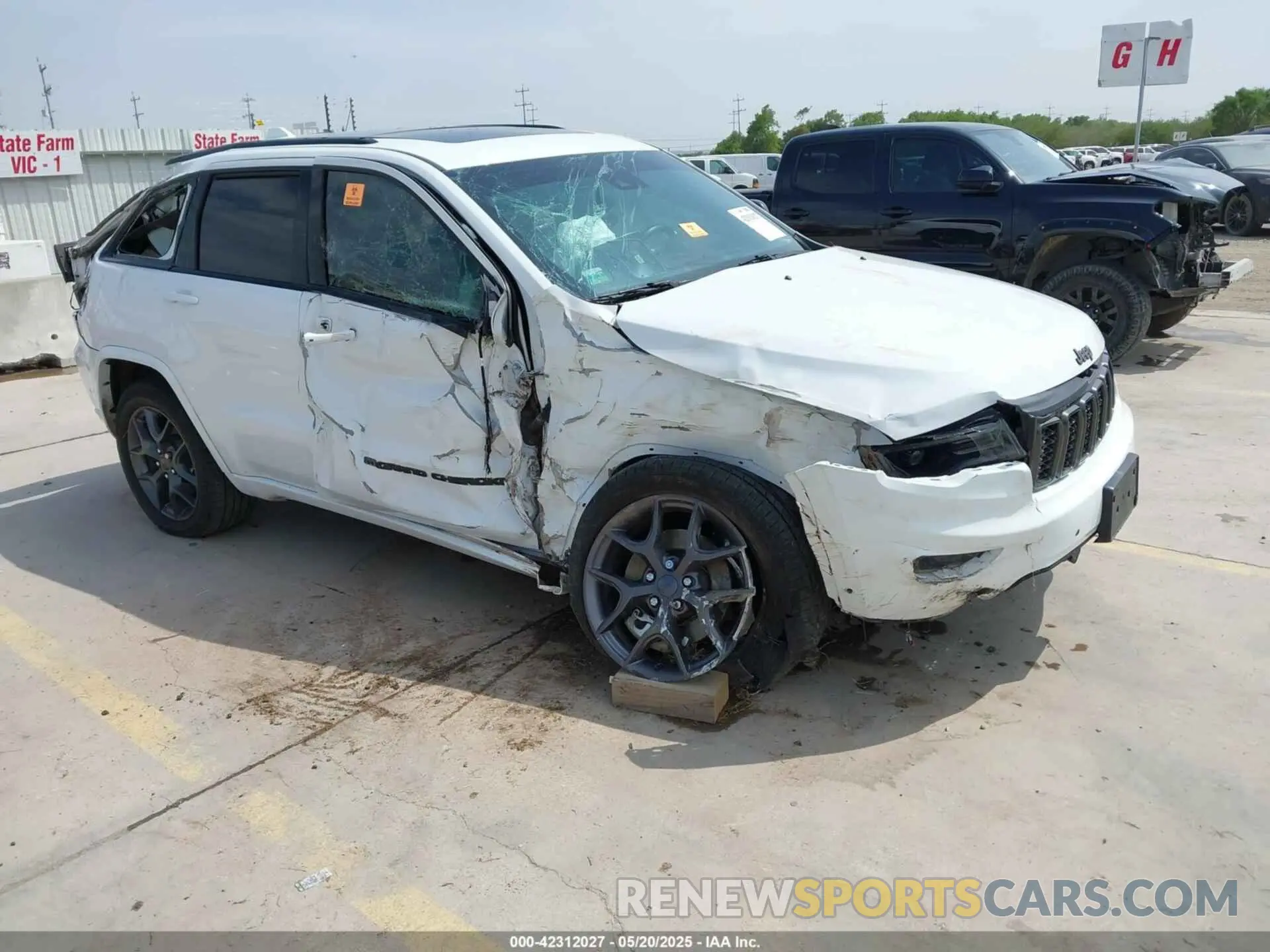 1 Photograph of a damaged car 1C4RJFBG2MC622766 JEEP GRAND CHEROKEE 2021