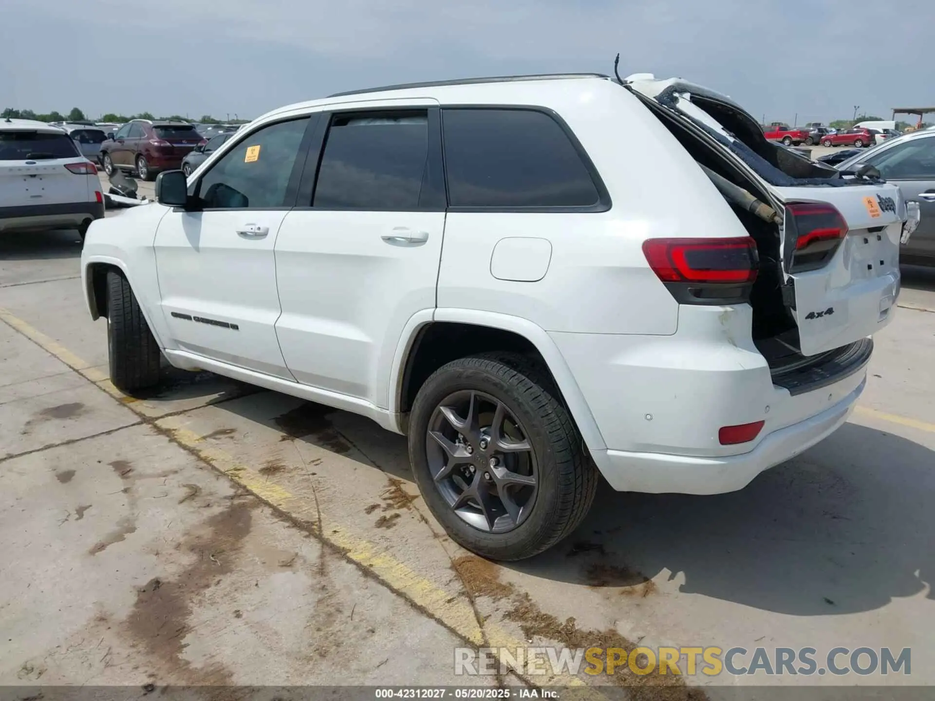 3 Photograph of a damaged car 1C4RJFBG2MC622766 JEEP GRAND CHEROKEE 2021