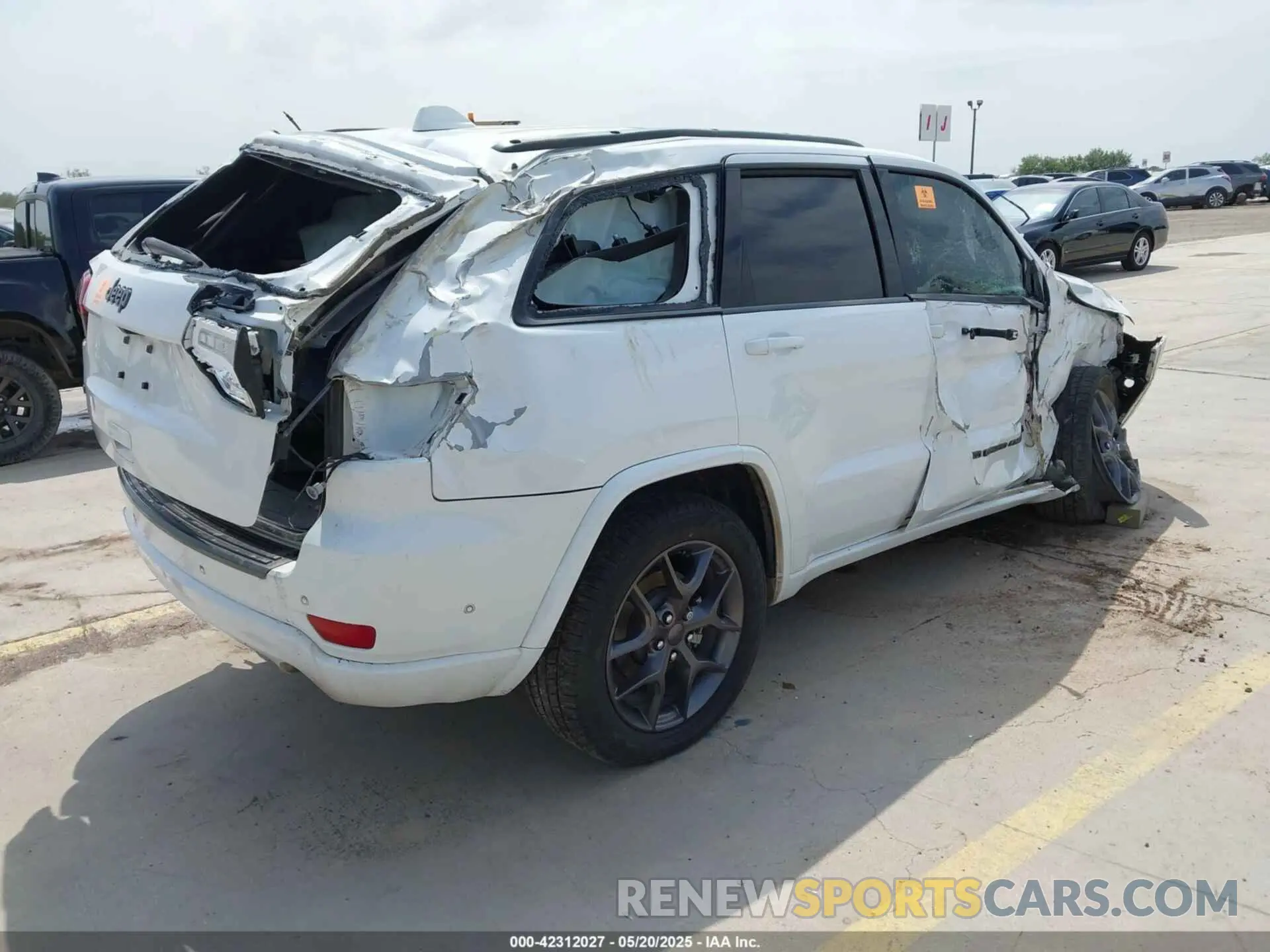 4 Photograph of a damaged car 1C4RJFBG2MC622766 JEEP GRAND CHEROKEE 2021