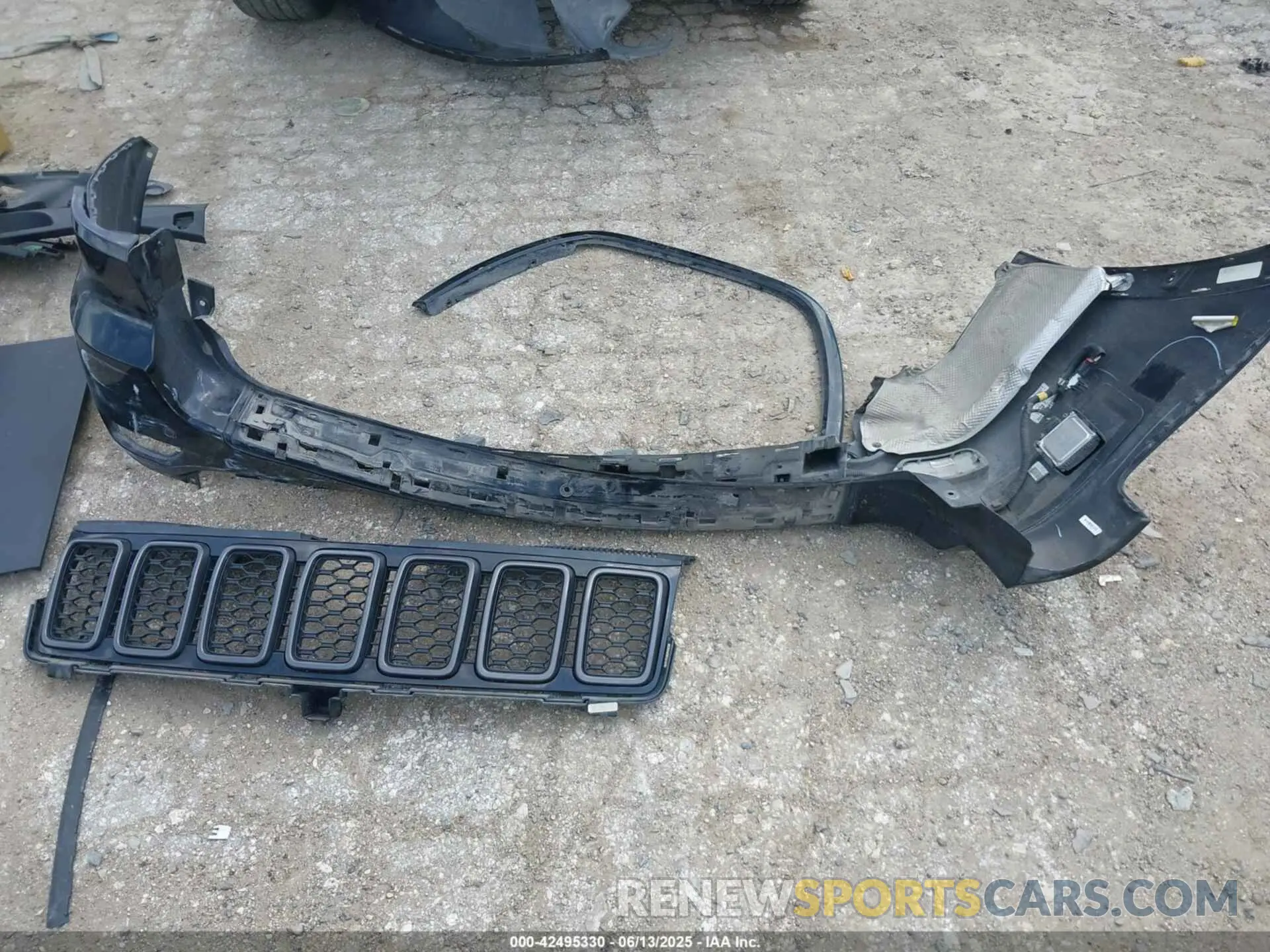 12 Photograph of a damaged car 1C4RJFBG2MC710362 JEEP GRAND CHEROKEE 2021